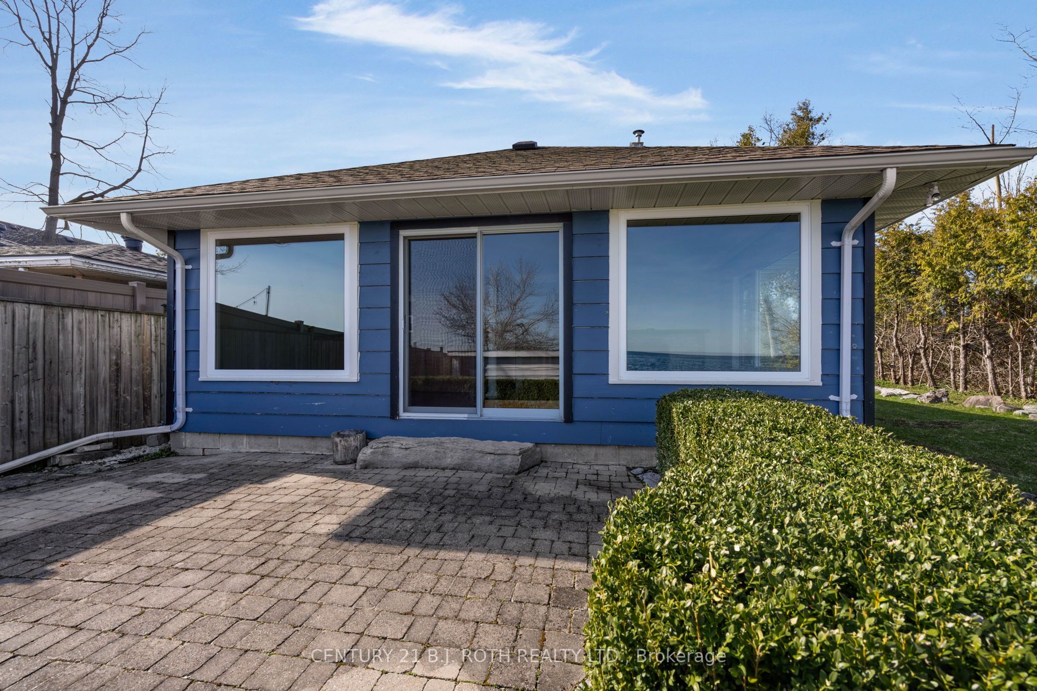 49 Lakeshore Road E Property Photo 26