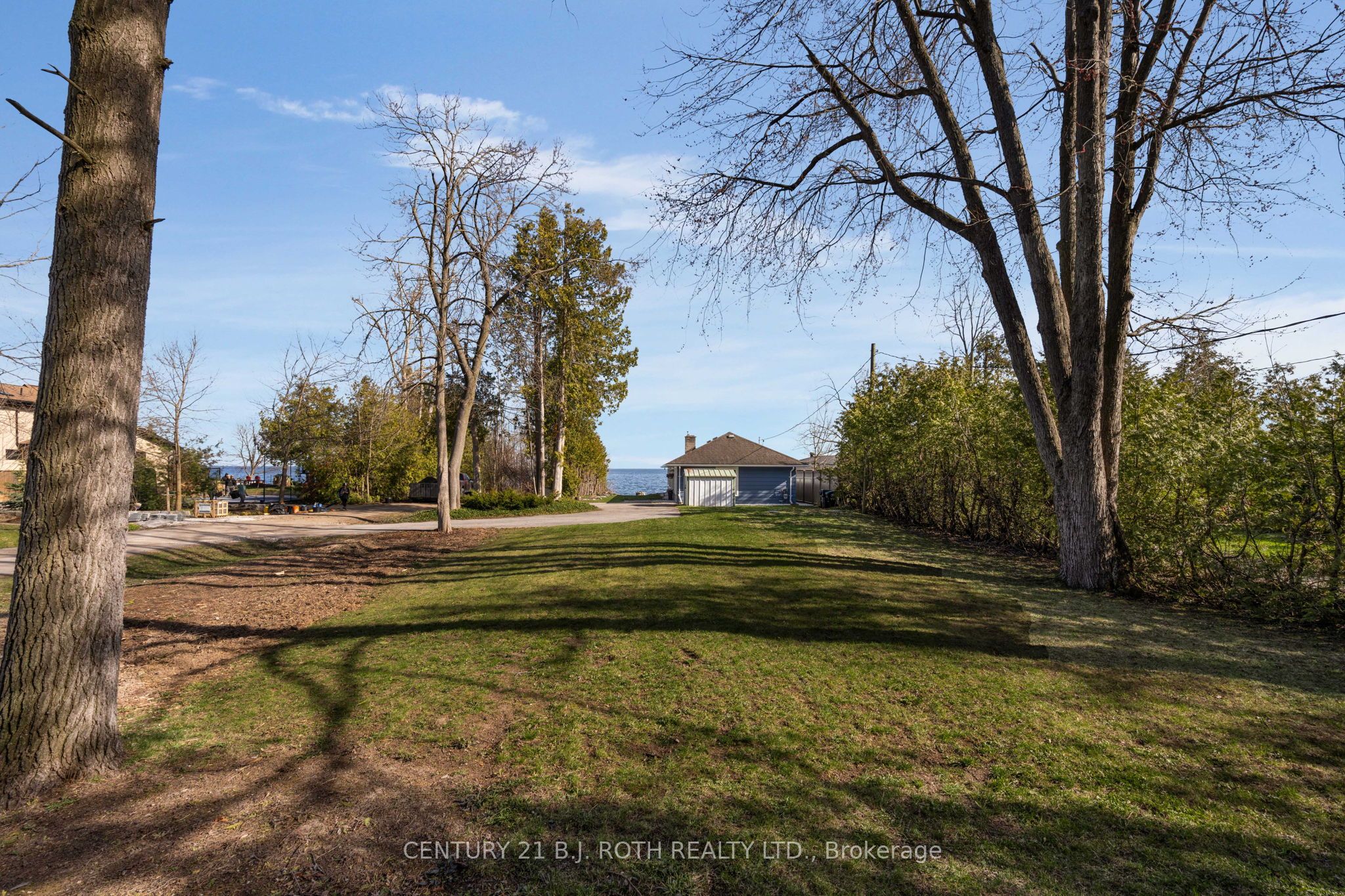 49 Lakeshore Road E Property Photo 29
