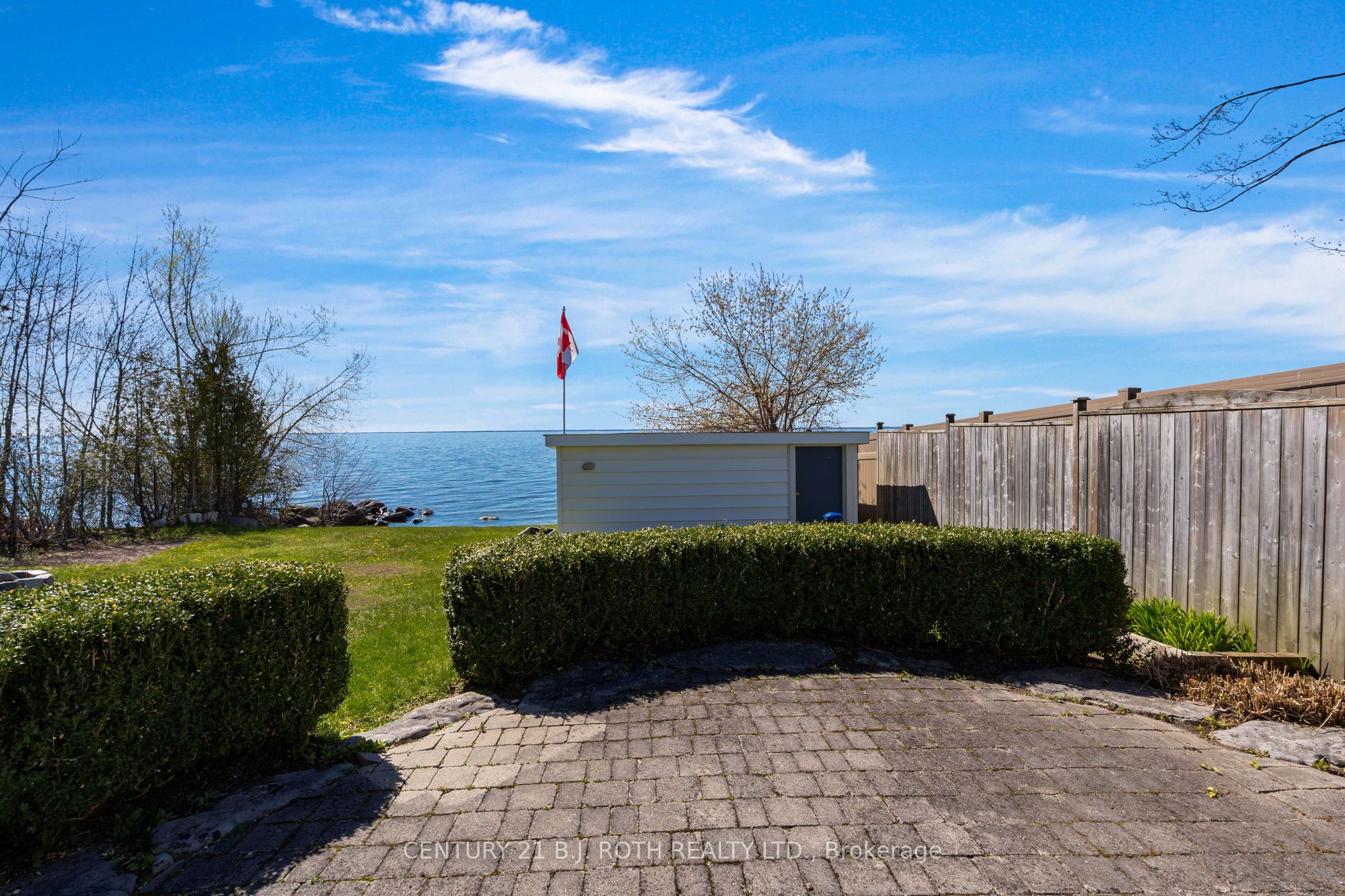 49 Lakeshore Road E Property Photo 32