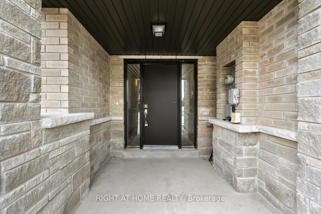 6 Blue Forest Crescent Property Photo 2