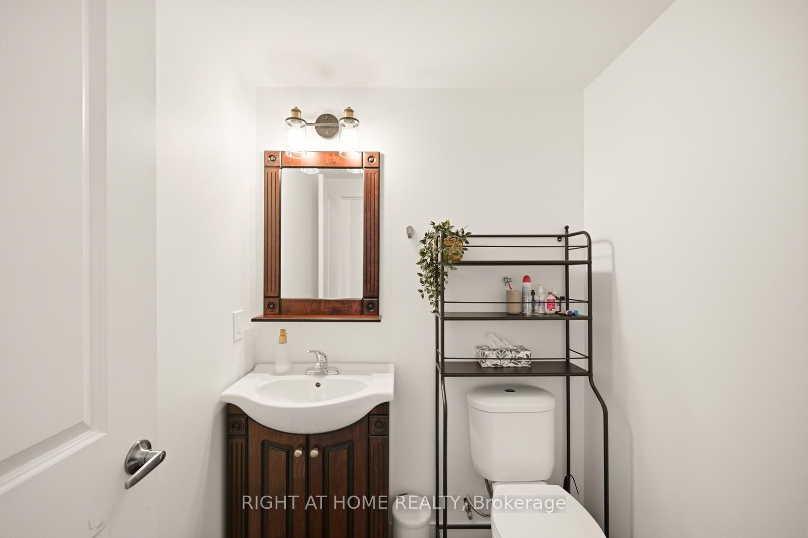 6 Blue Forest Crescent Property Photo 7