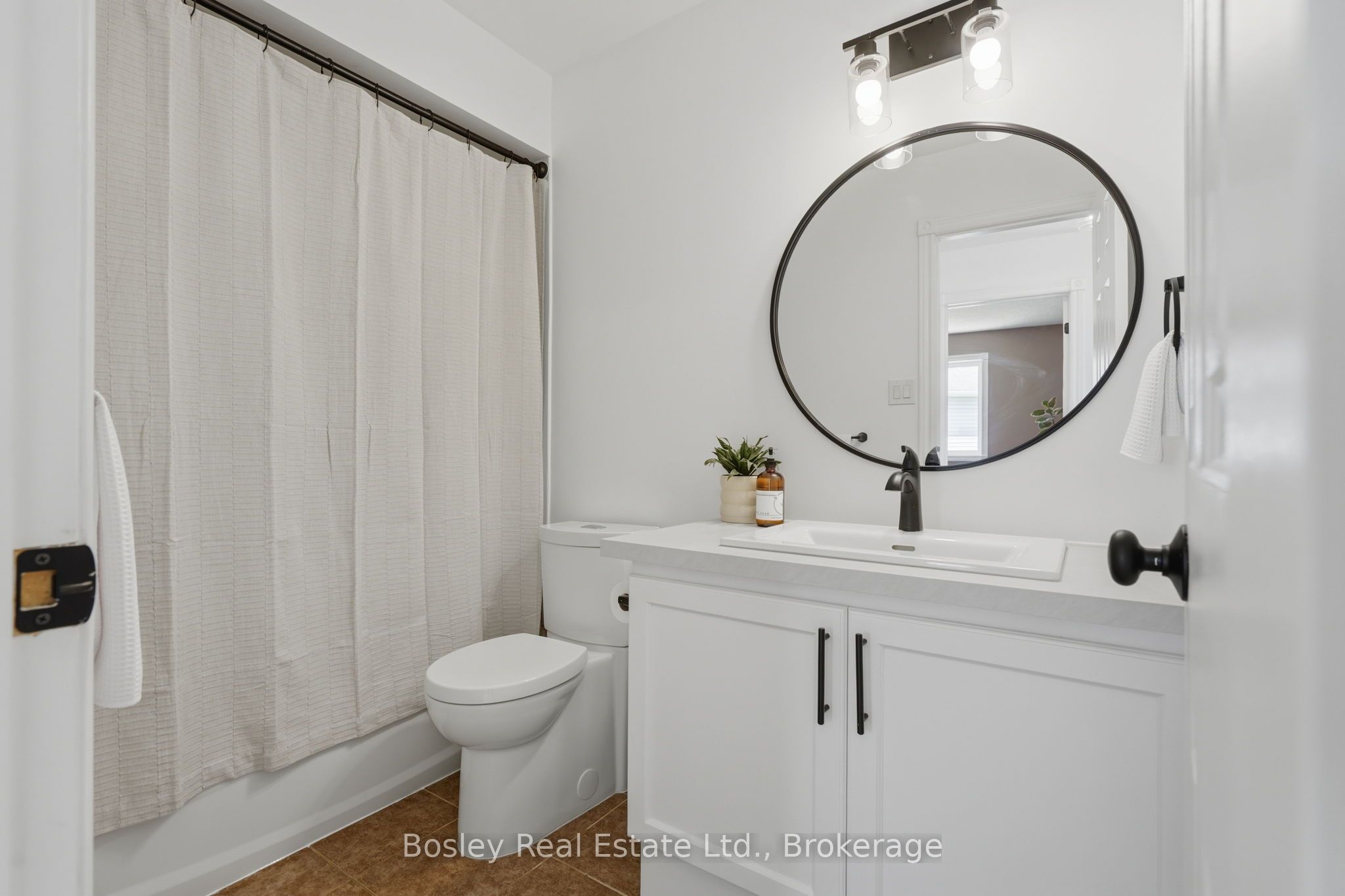 208 Lamont Court Property Photo 14
