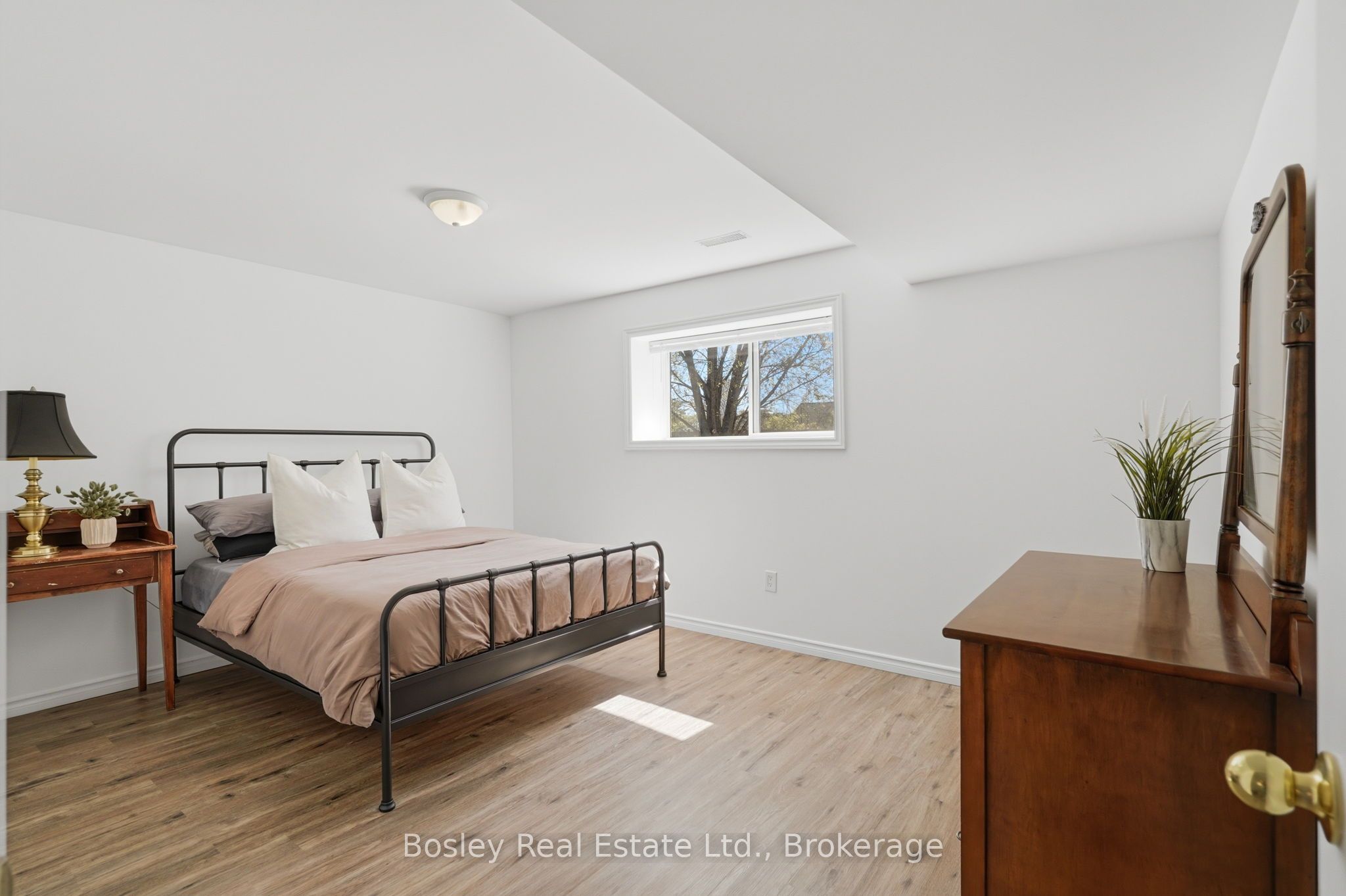 208 Lamont Court Property Photo 26
