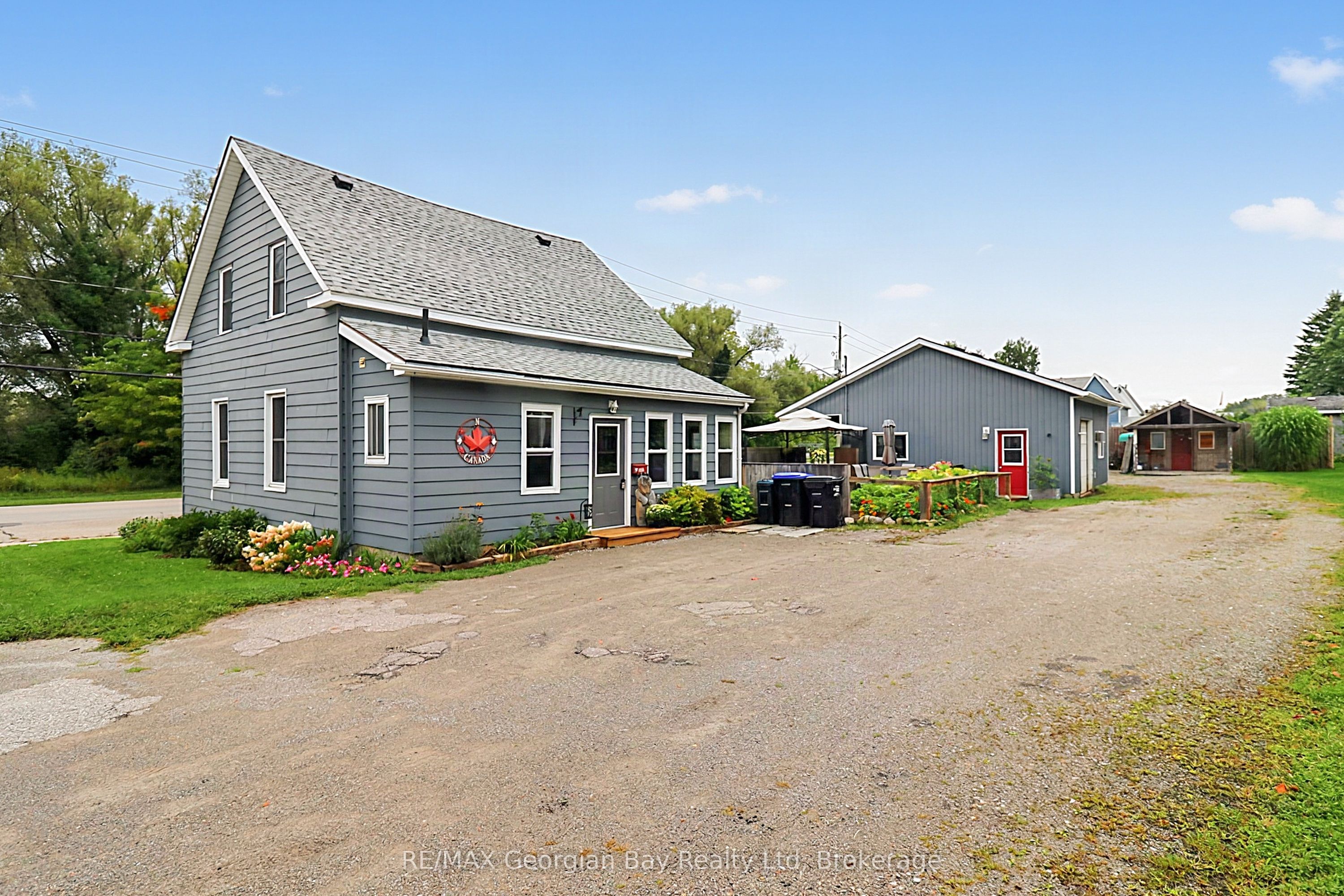 154 Robert Street W Property Photo 1