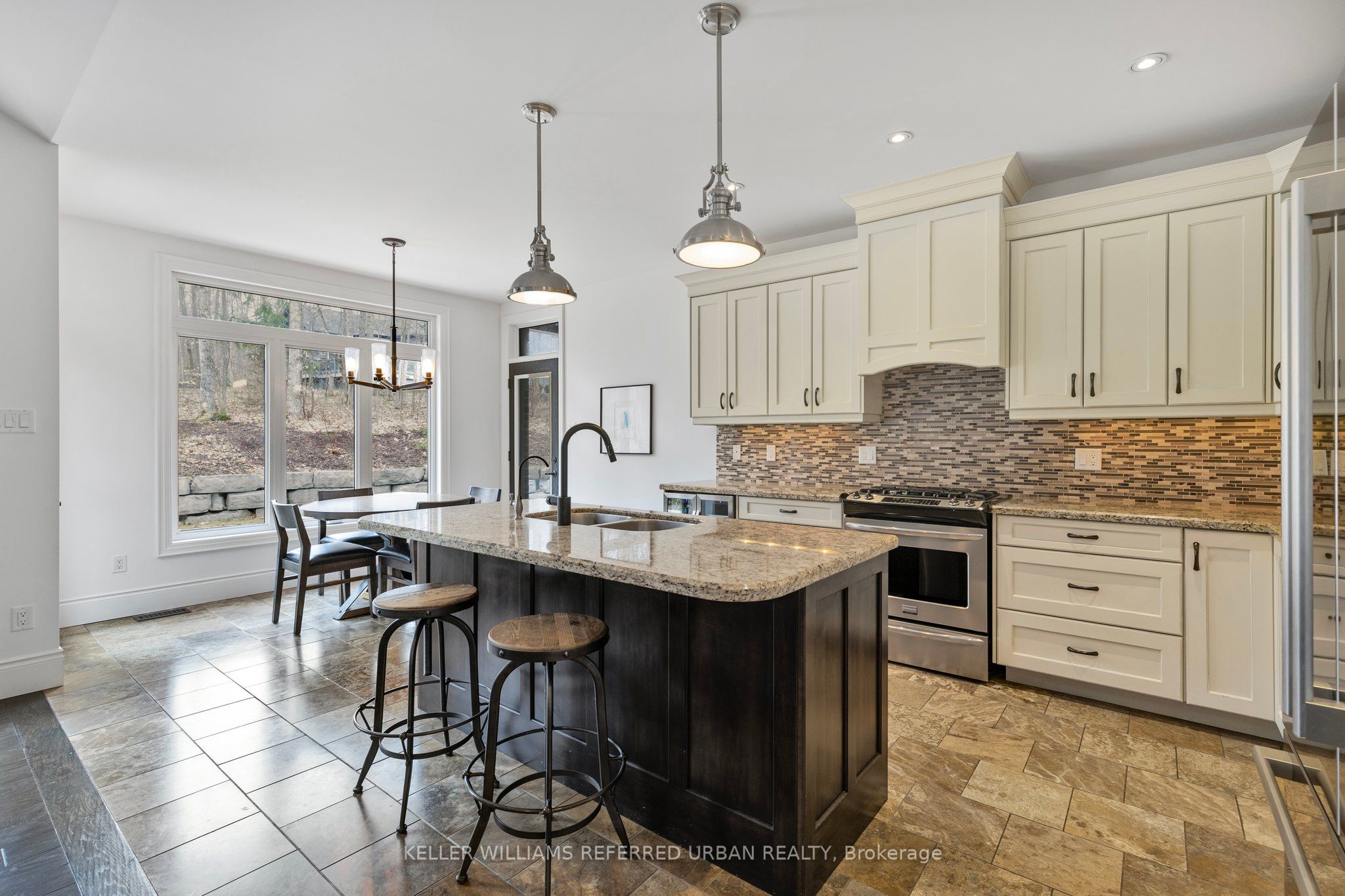 25 Heron Boulevard Property Photo 11