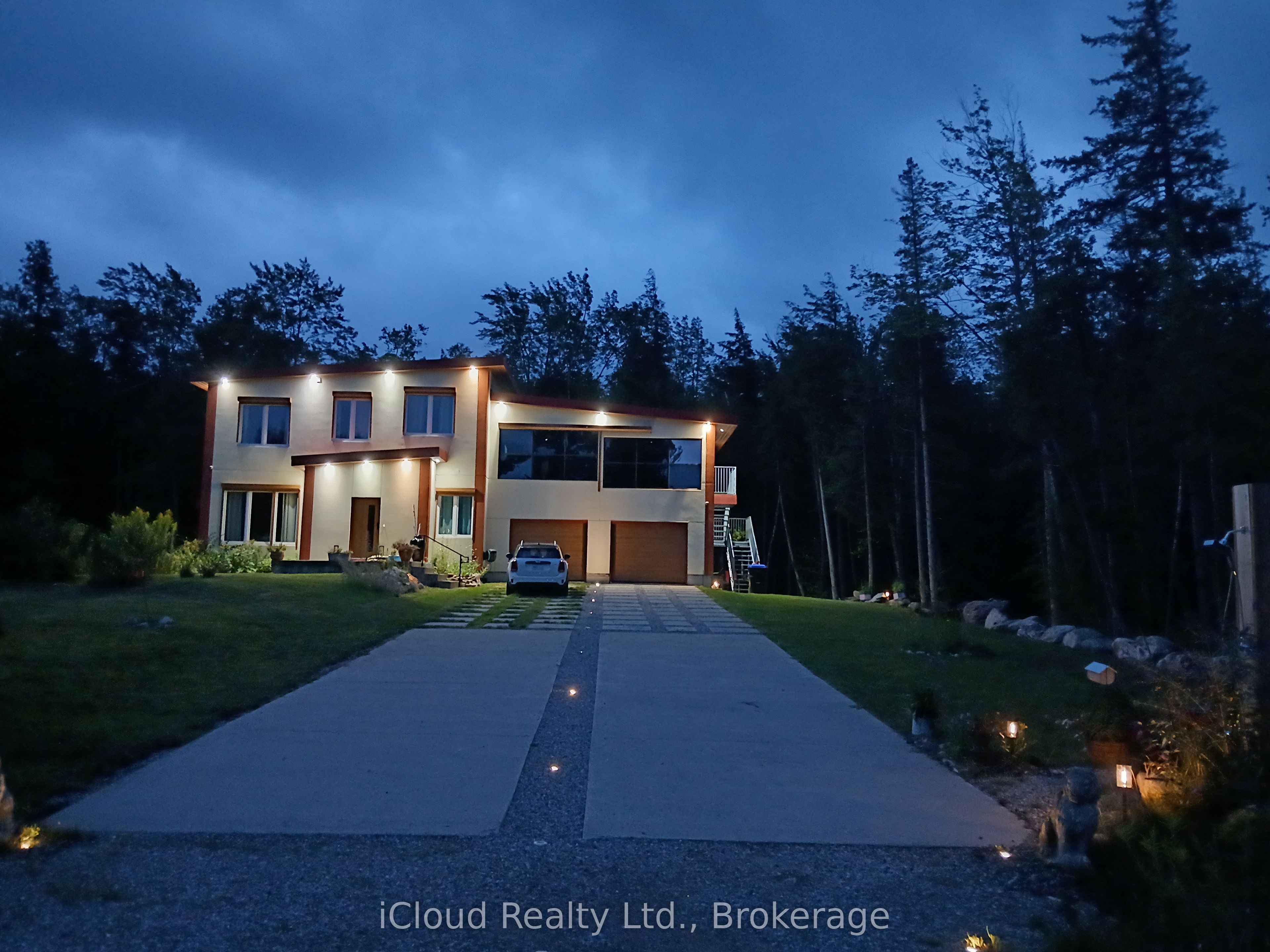 2216 Champlain Road Property Photo 2