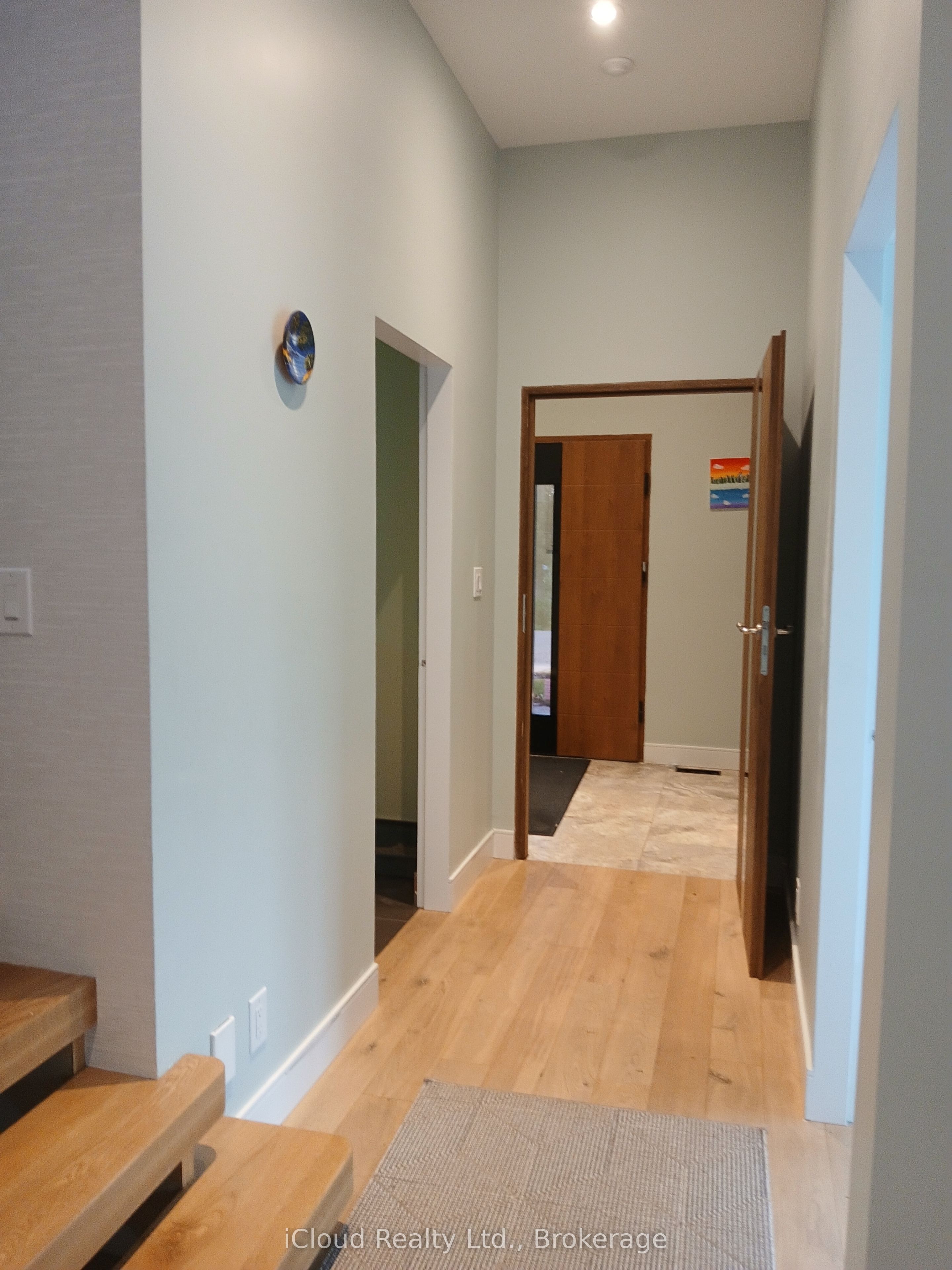 2216 Champlain Road Property Photo 3