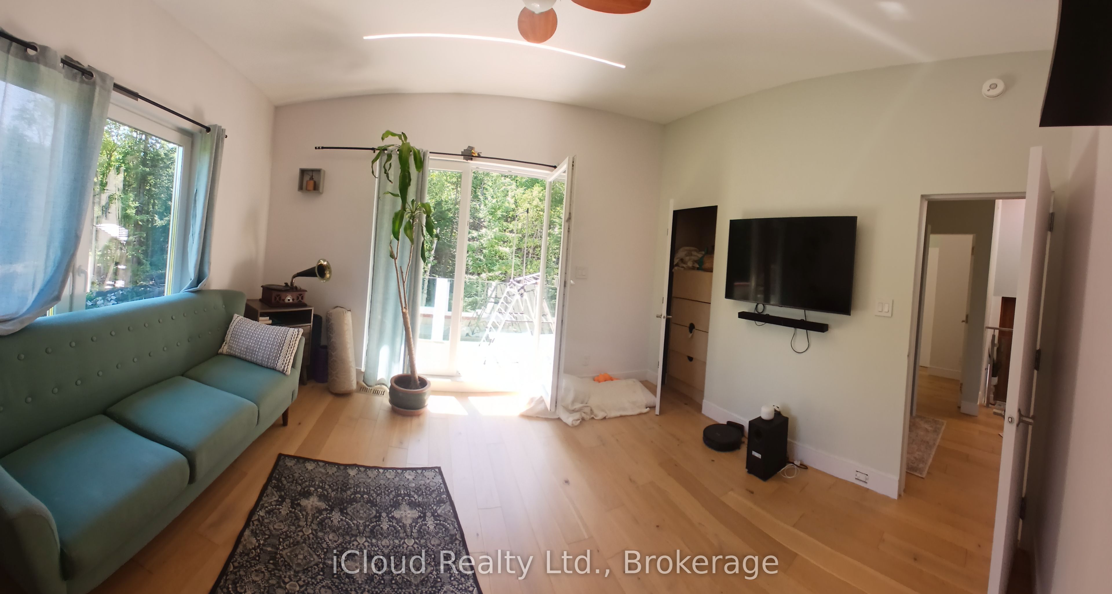2216 Champlain Road Property Photo 7