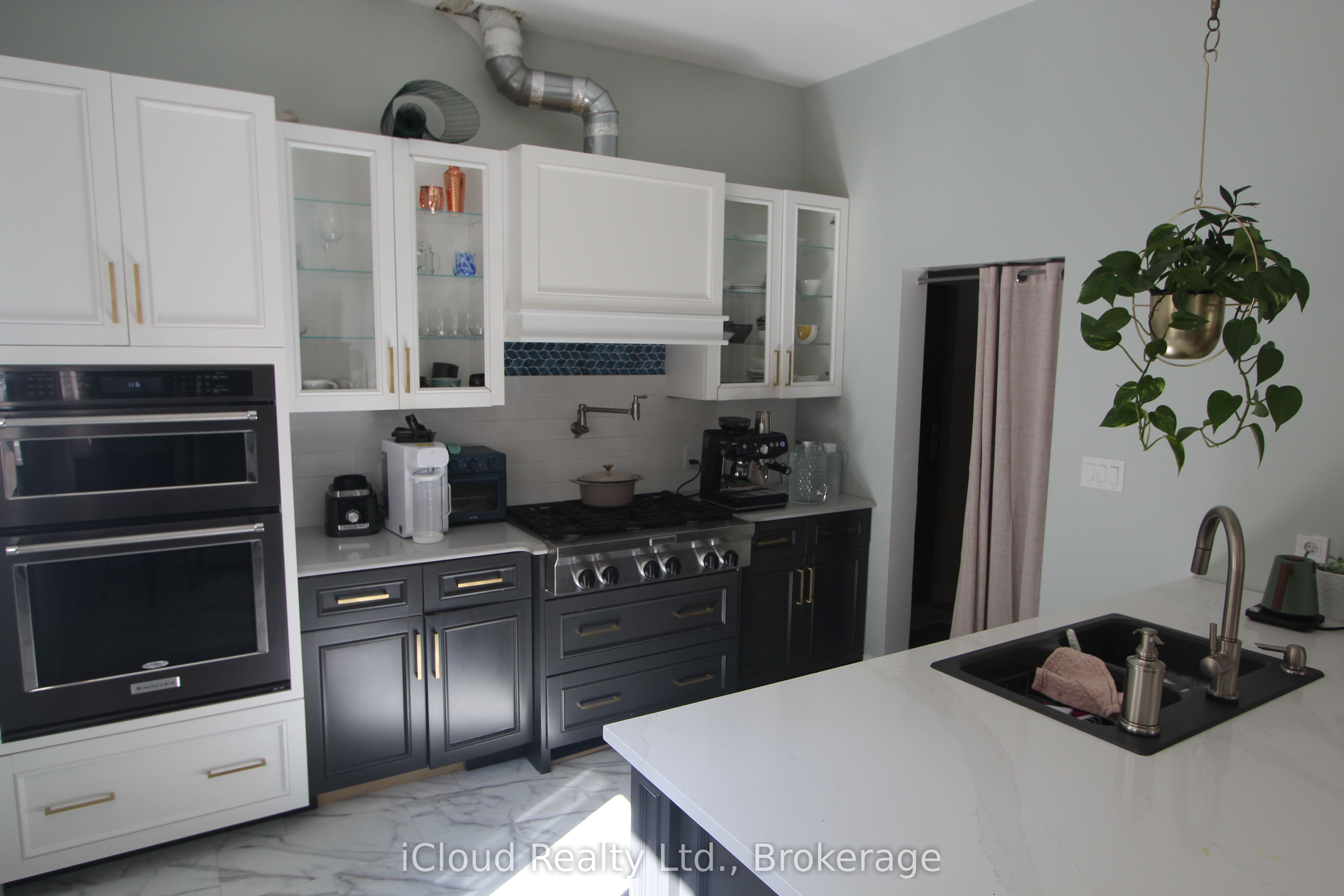 2216 Champlain Road Property Photo 17
