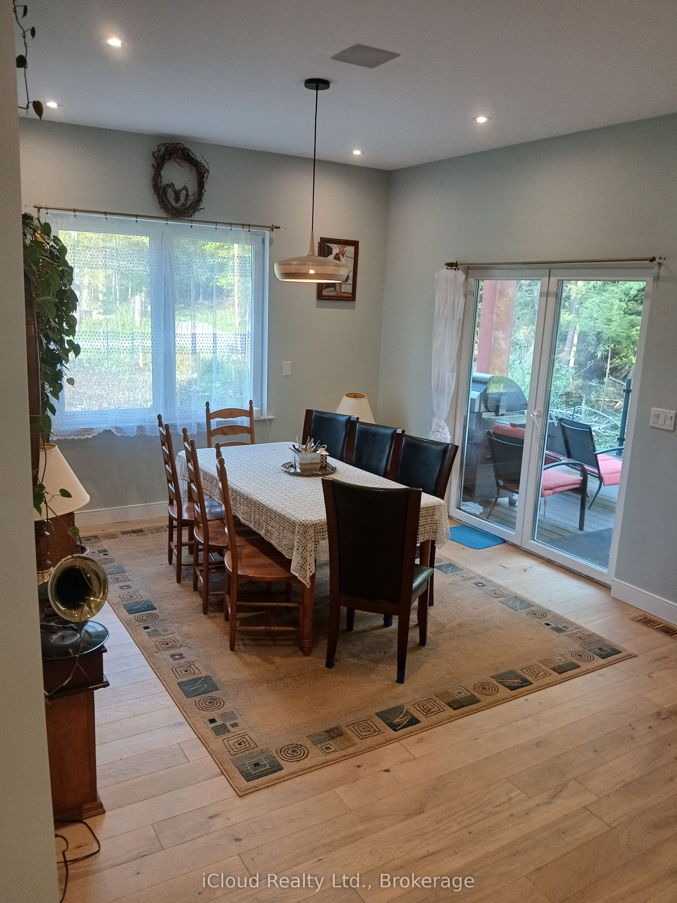 2216 Champlain Road Property Photo 22