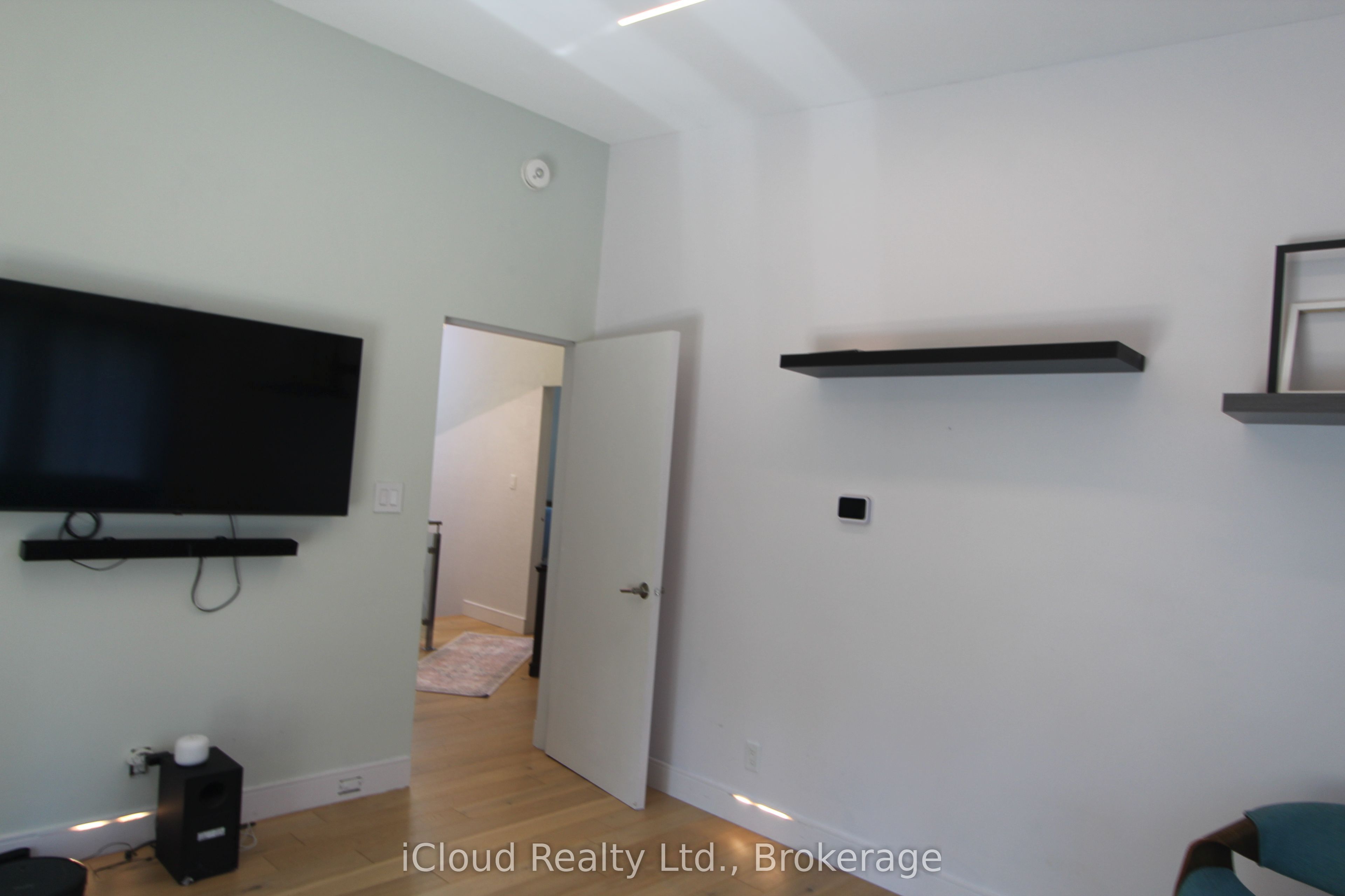 2216 Champlain Road Property Photo 35