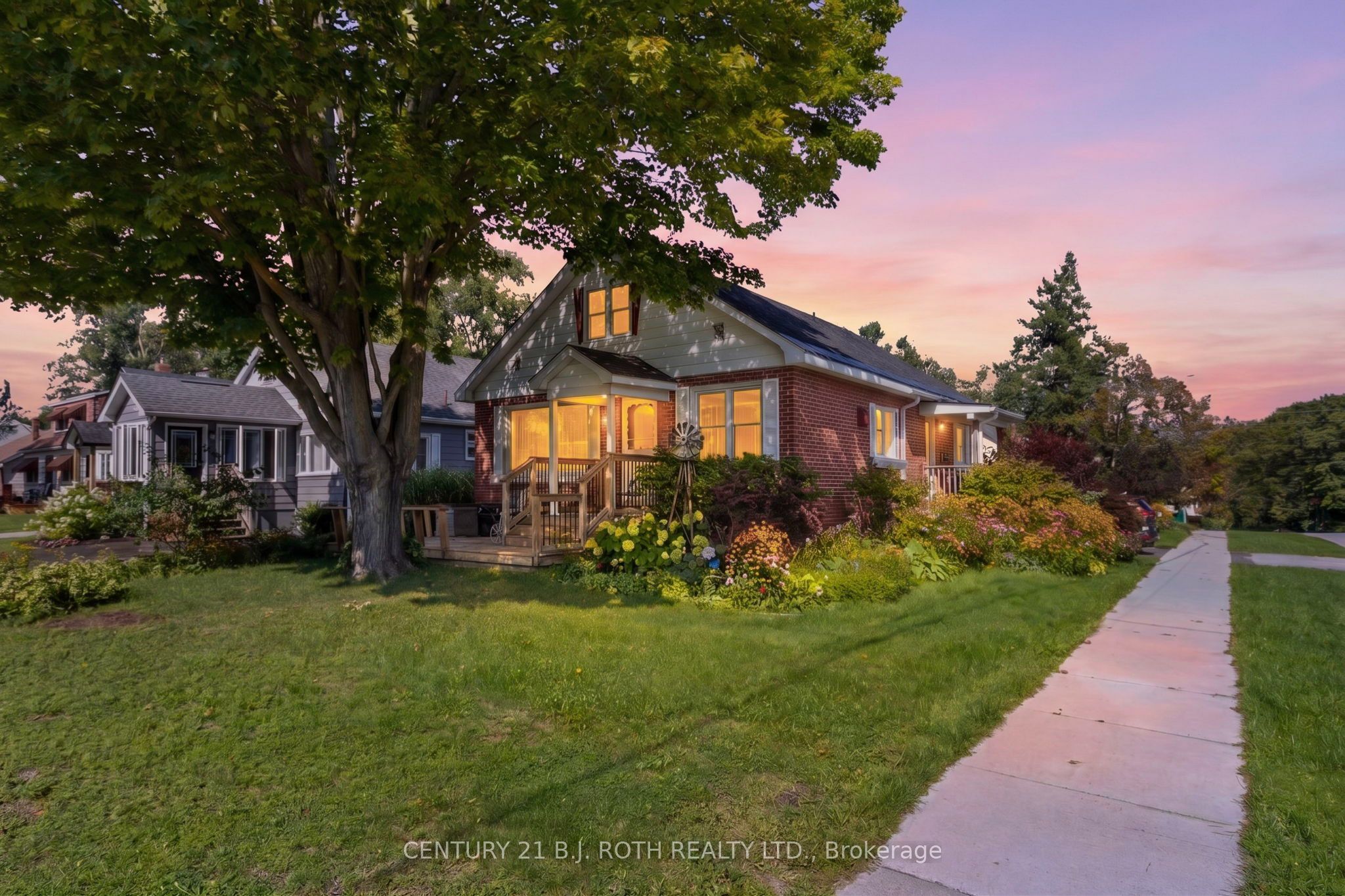 328 Colborne Street W