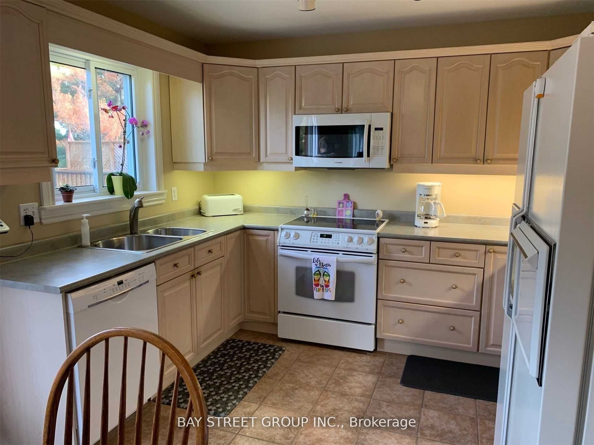 76 Mayfair Drive Property Photo 3