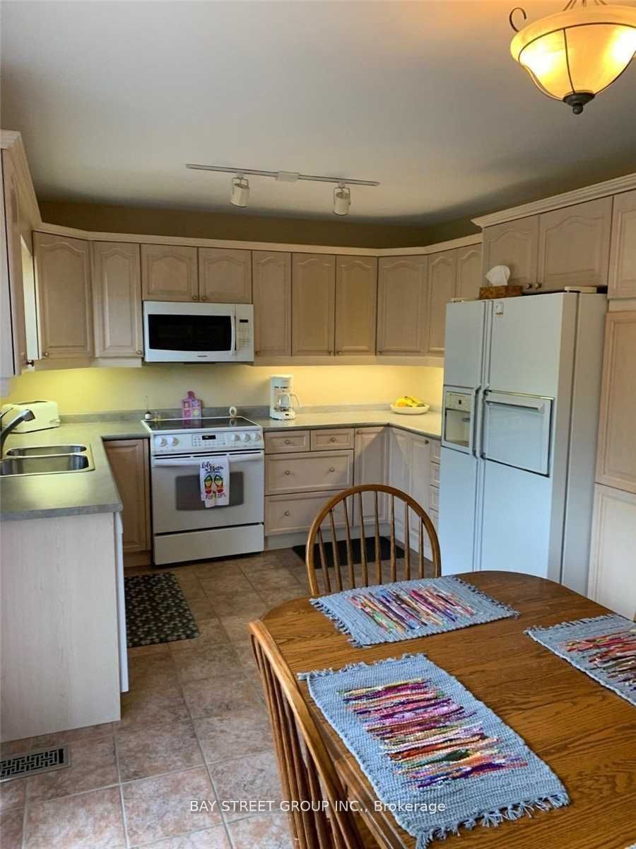 76 Mayfair Drive Property Photo 4