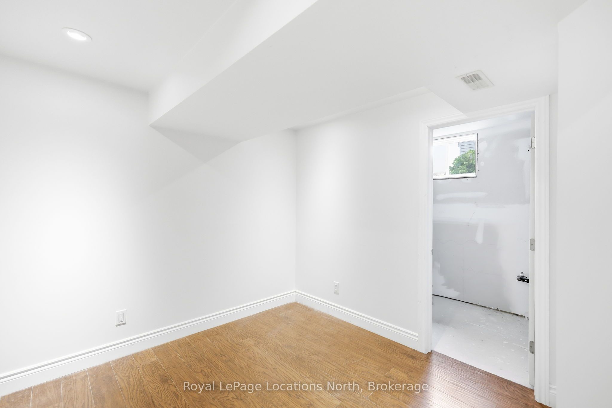 15 Clark Street Property Photo 28