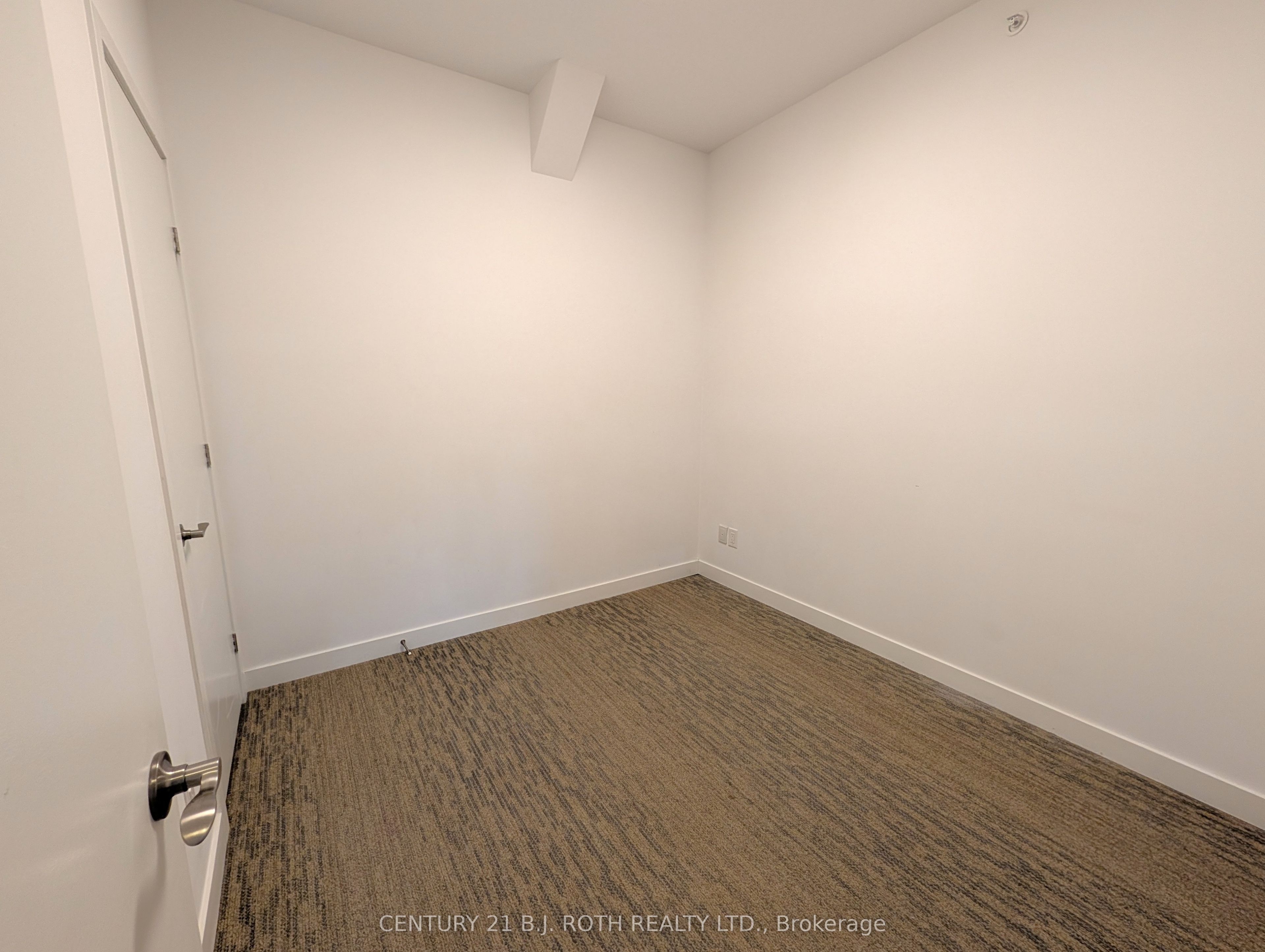 40 Horseshoe Boulevard 302 Property Photo 18