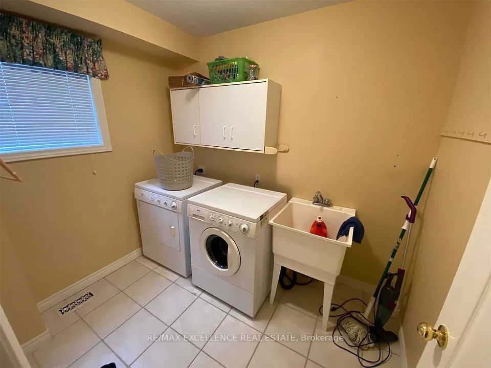 35 Mckenzie Crescent Property Photo 5