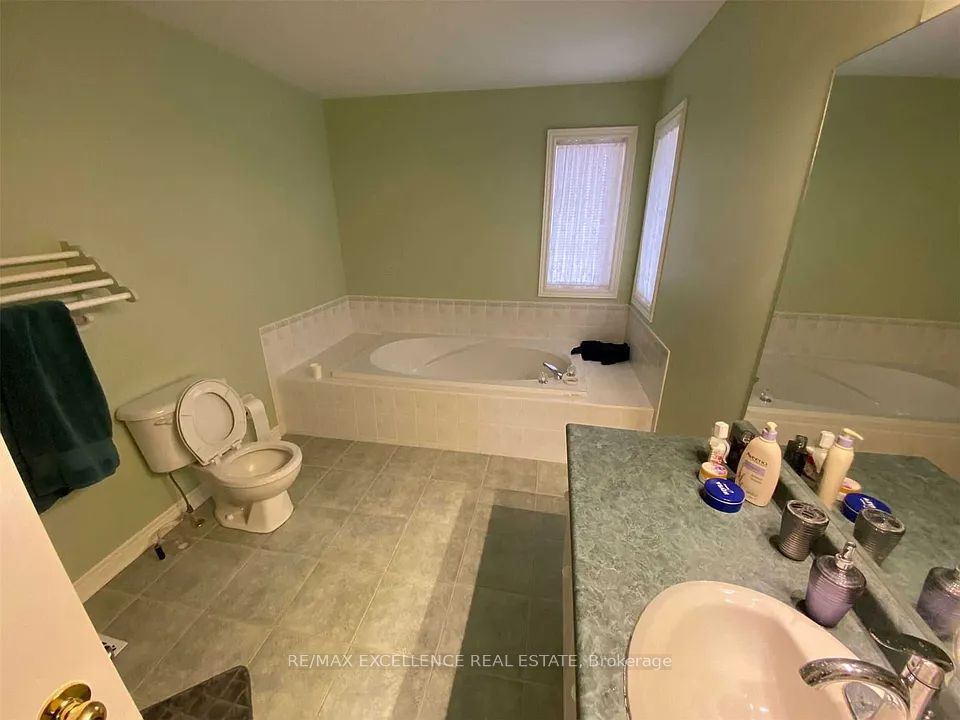 35 Mckenzie Crescent Property Photo 8