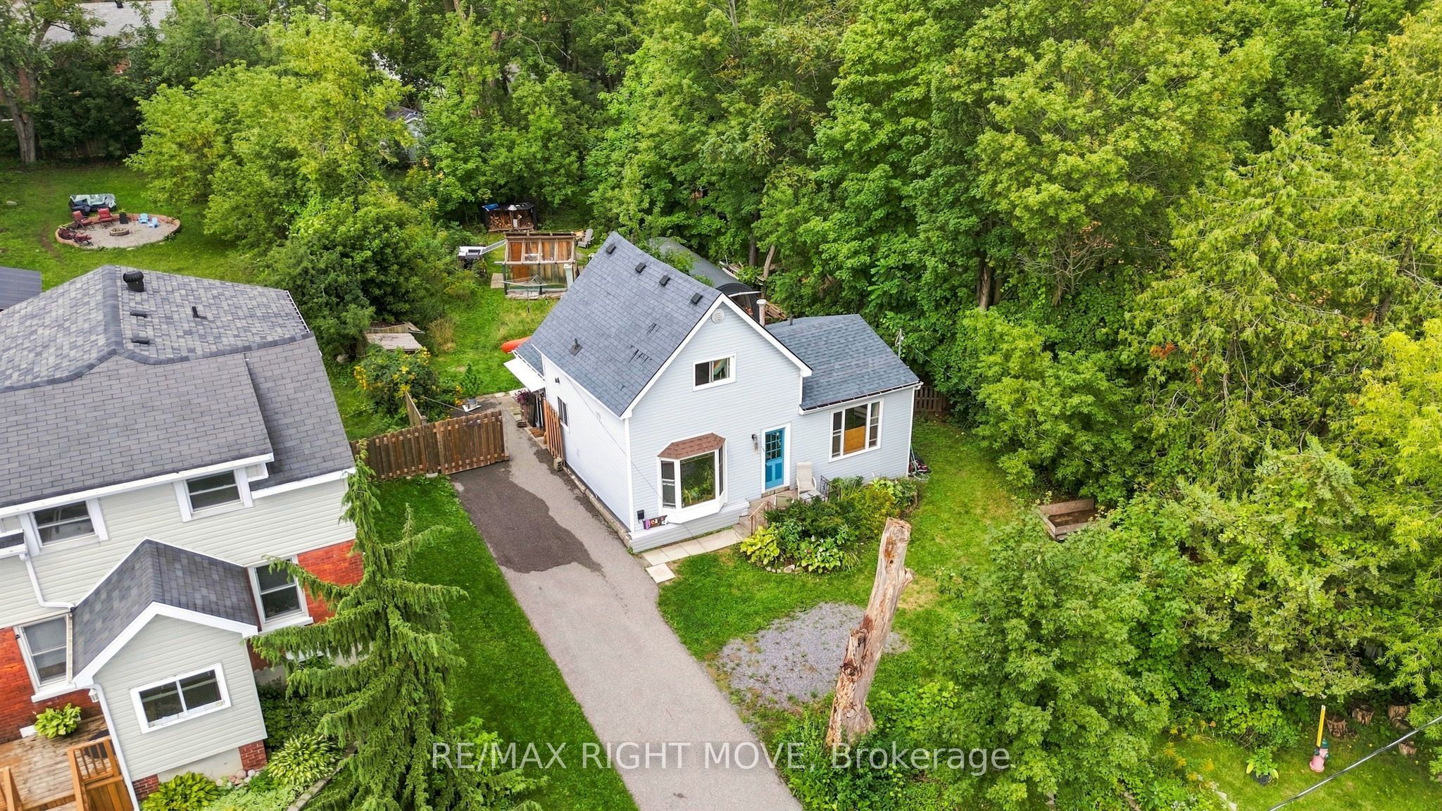 138 Borland Street E Property Photo 1