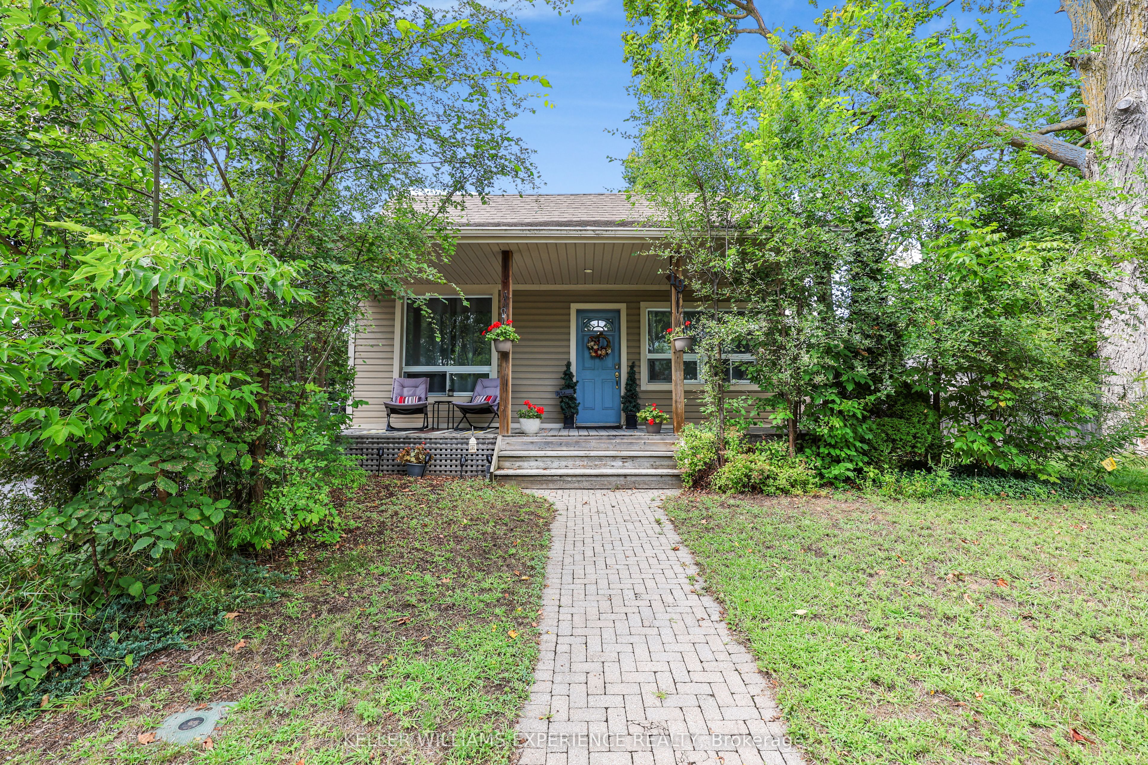 19 Centre Street Property Photo 2