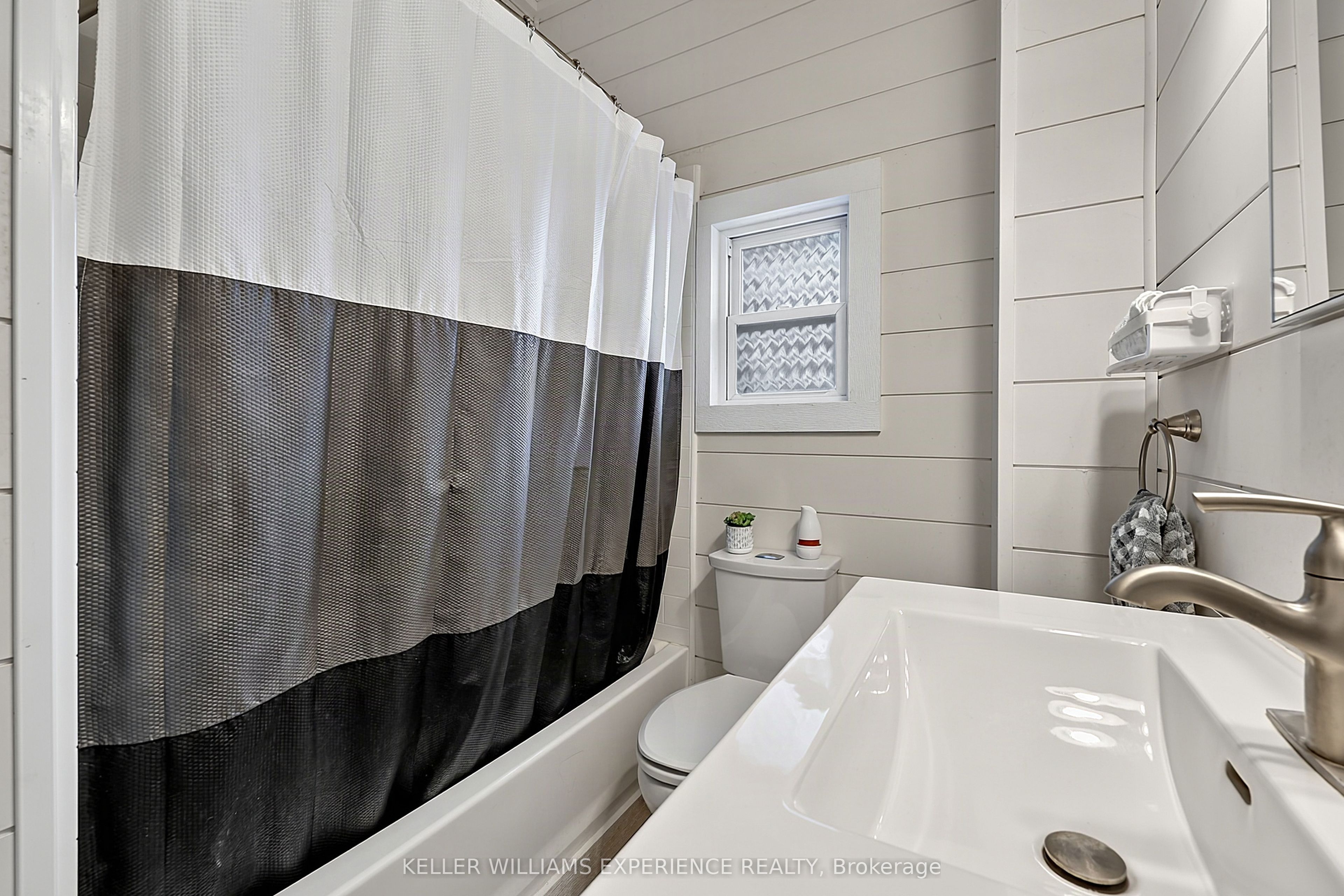 19 Centre Street Property Photo 10