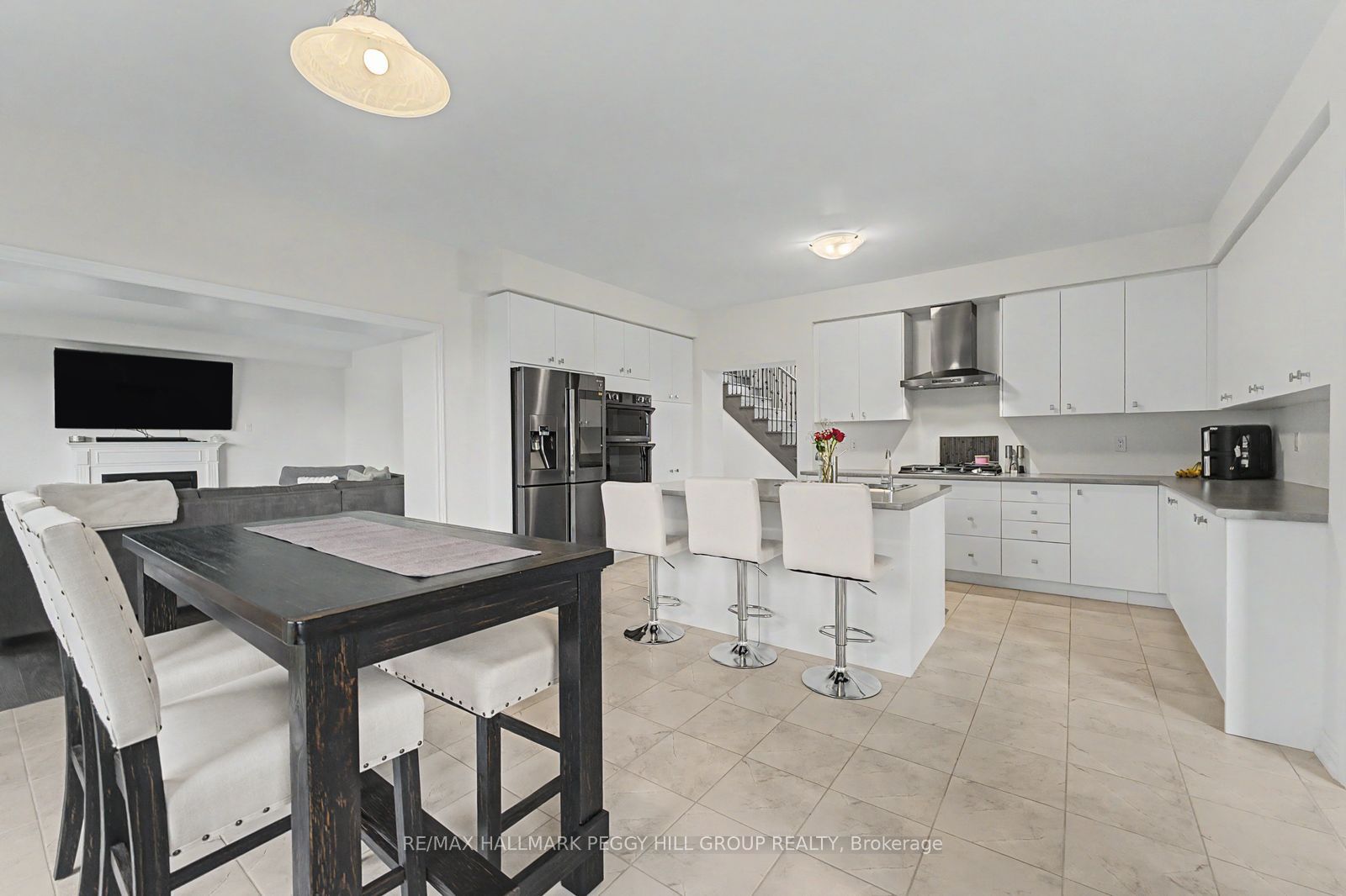 113 Rugman Crescent Property Photo 6