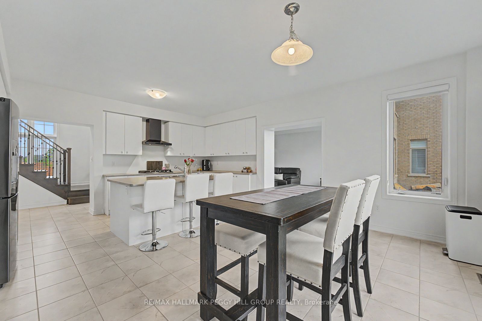113 Rugman Crescent Property Photo 7
