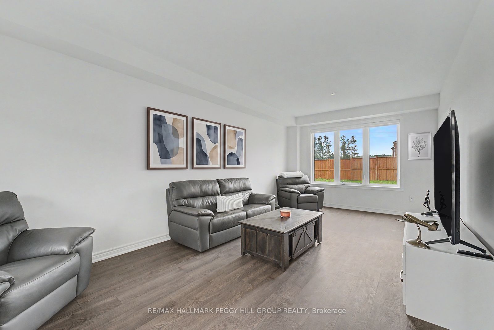 113 Rugman Crescent Property Photo 8