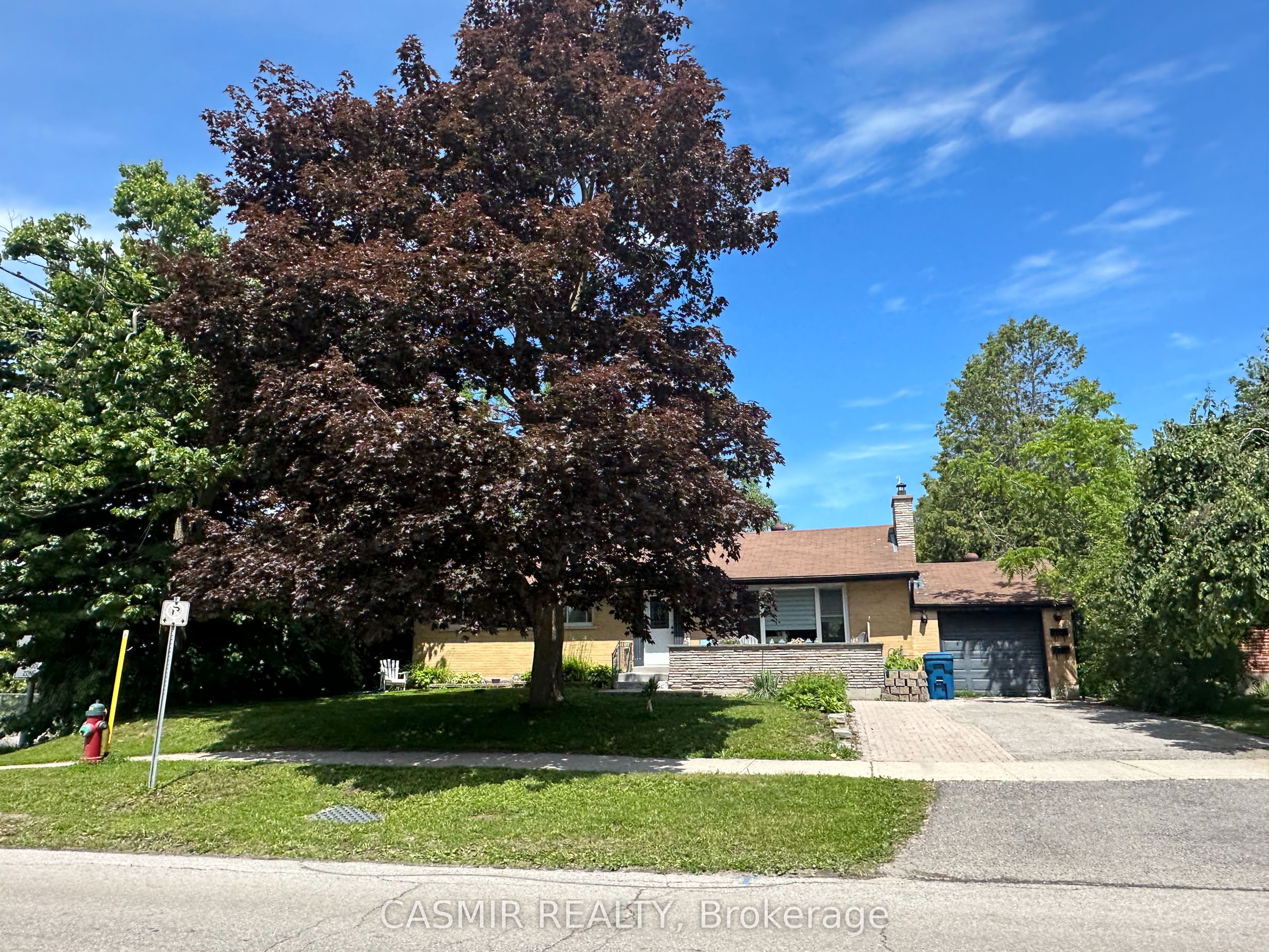 134 North Street W Property Photo 3