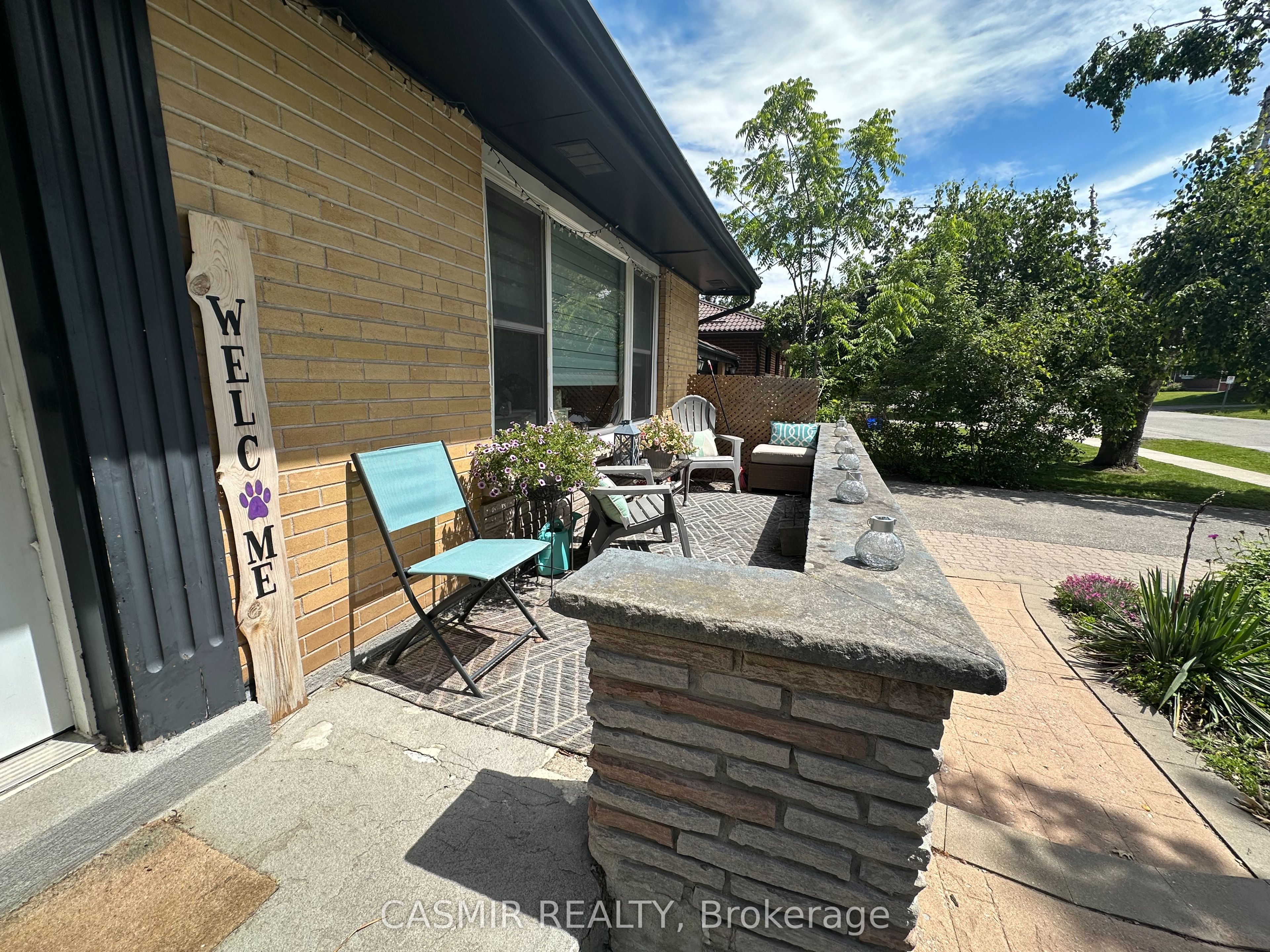 134 North Street W Property Photo 4