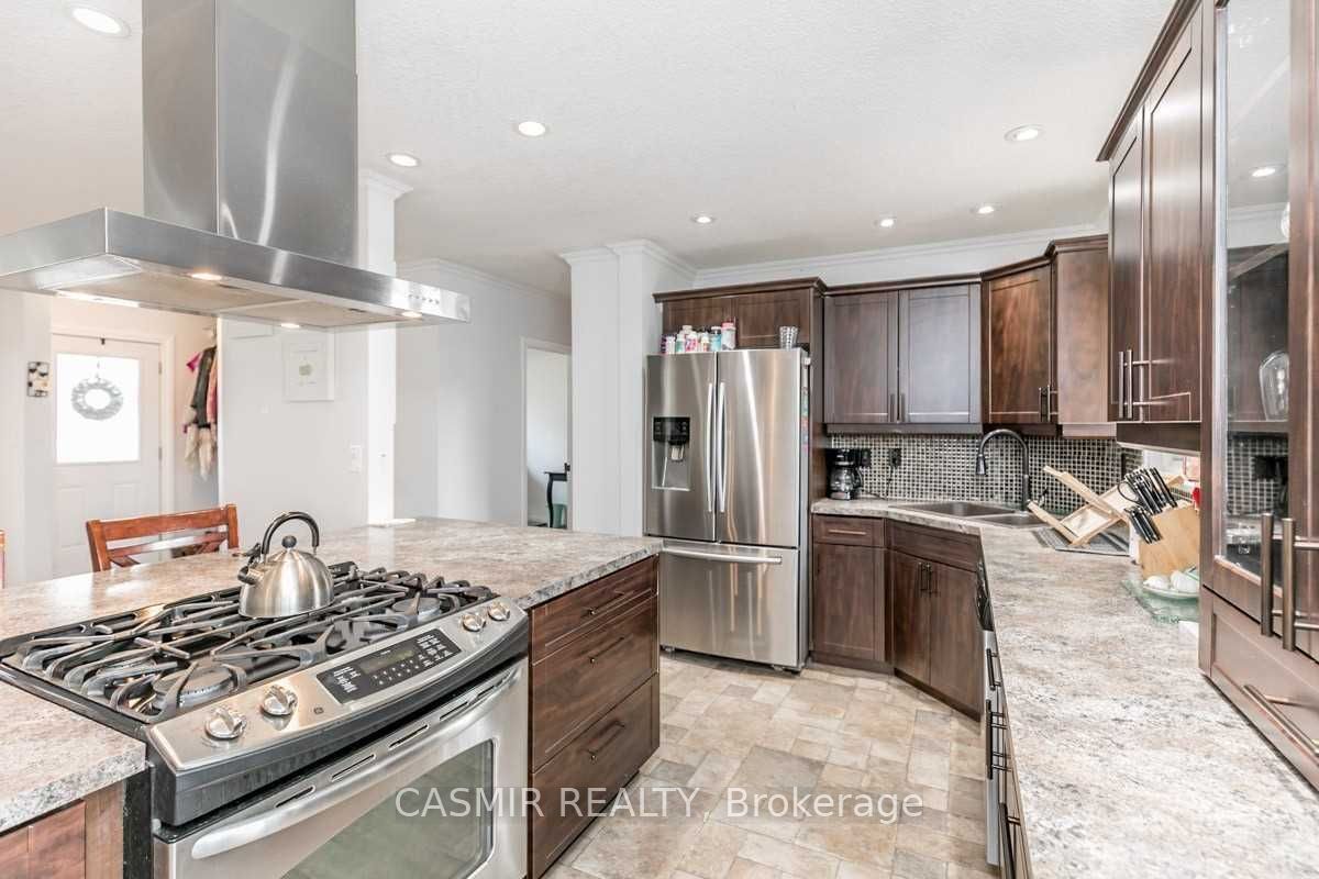 134 North Street W Property Photo 9
