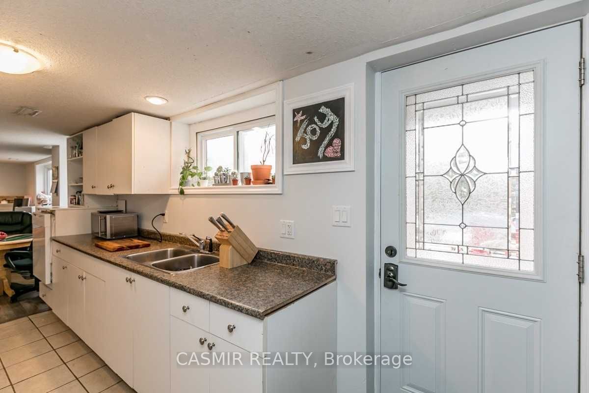 134 North Street W Property Photo 14