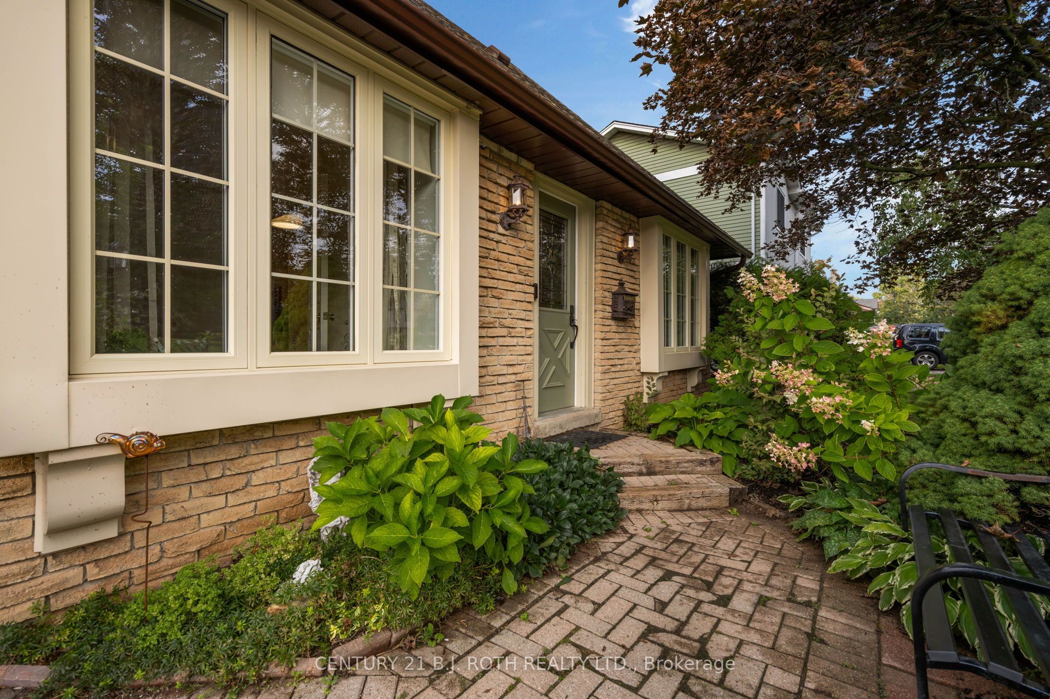 63 Oren Boulevard Property Photo 3