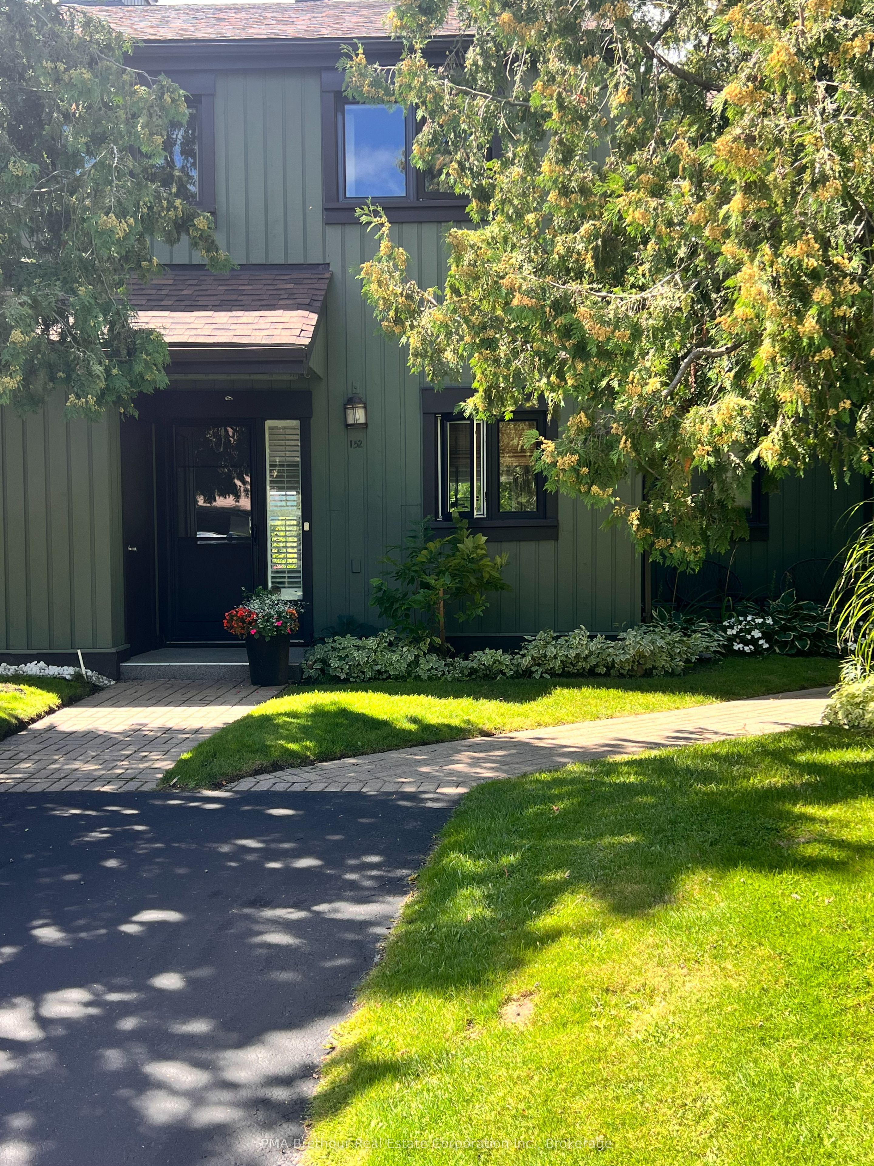 152 Escarpment Crescent 12 Property Photo 2