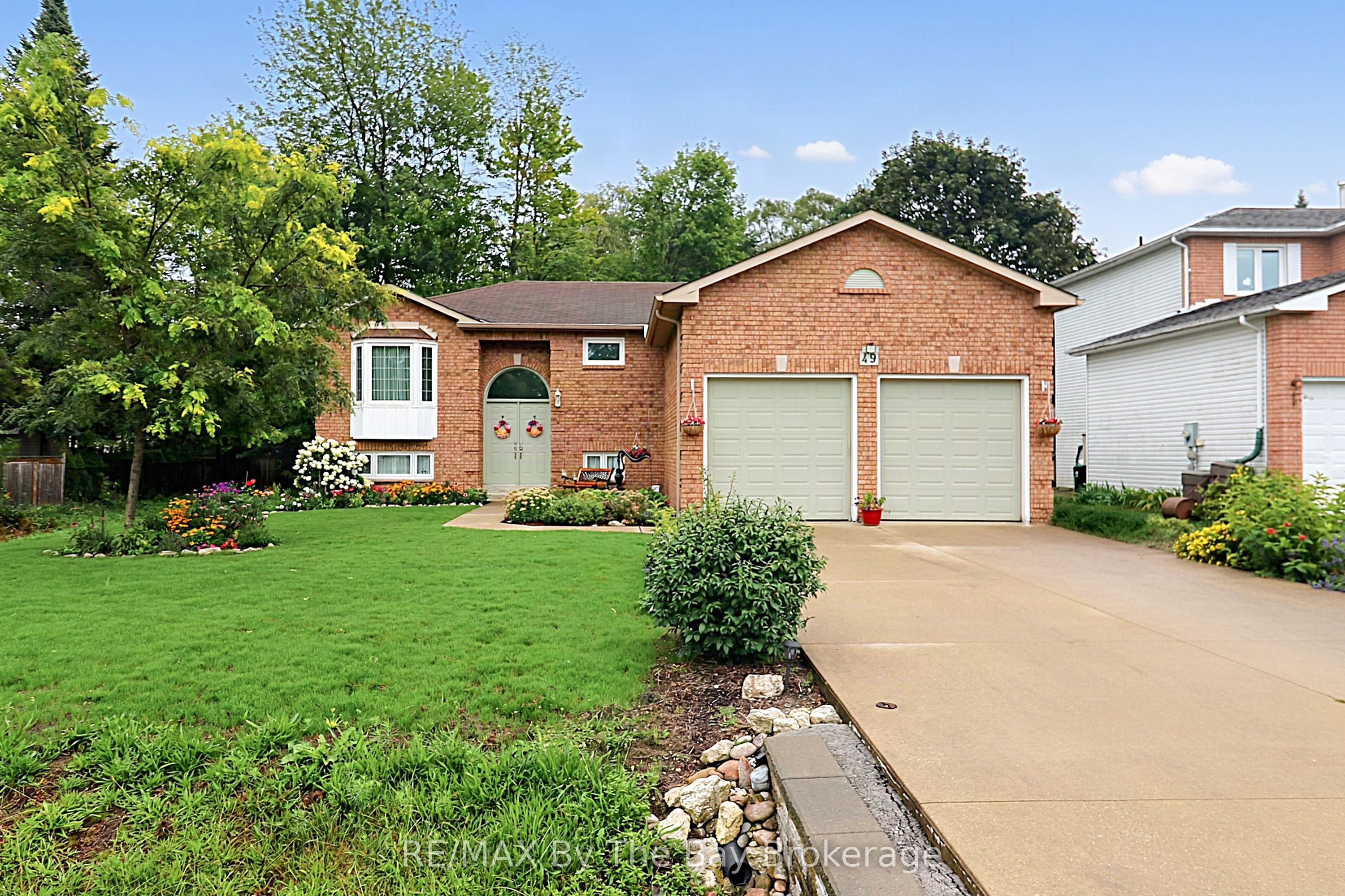 49 Royal Beech Drive Property Photo 1