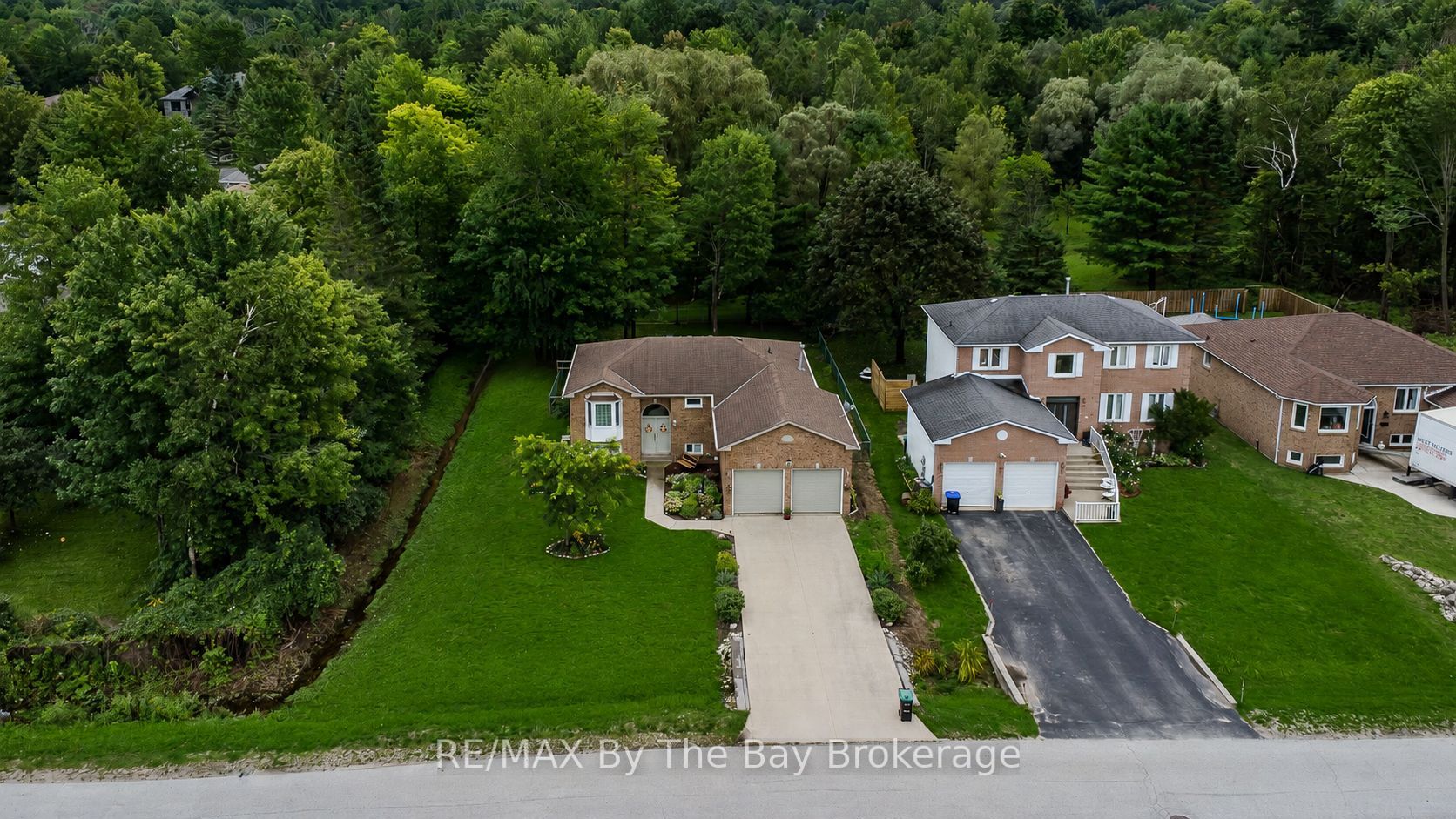49 Royal Beech Drive Property Photo 8