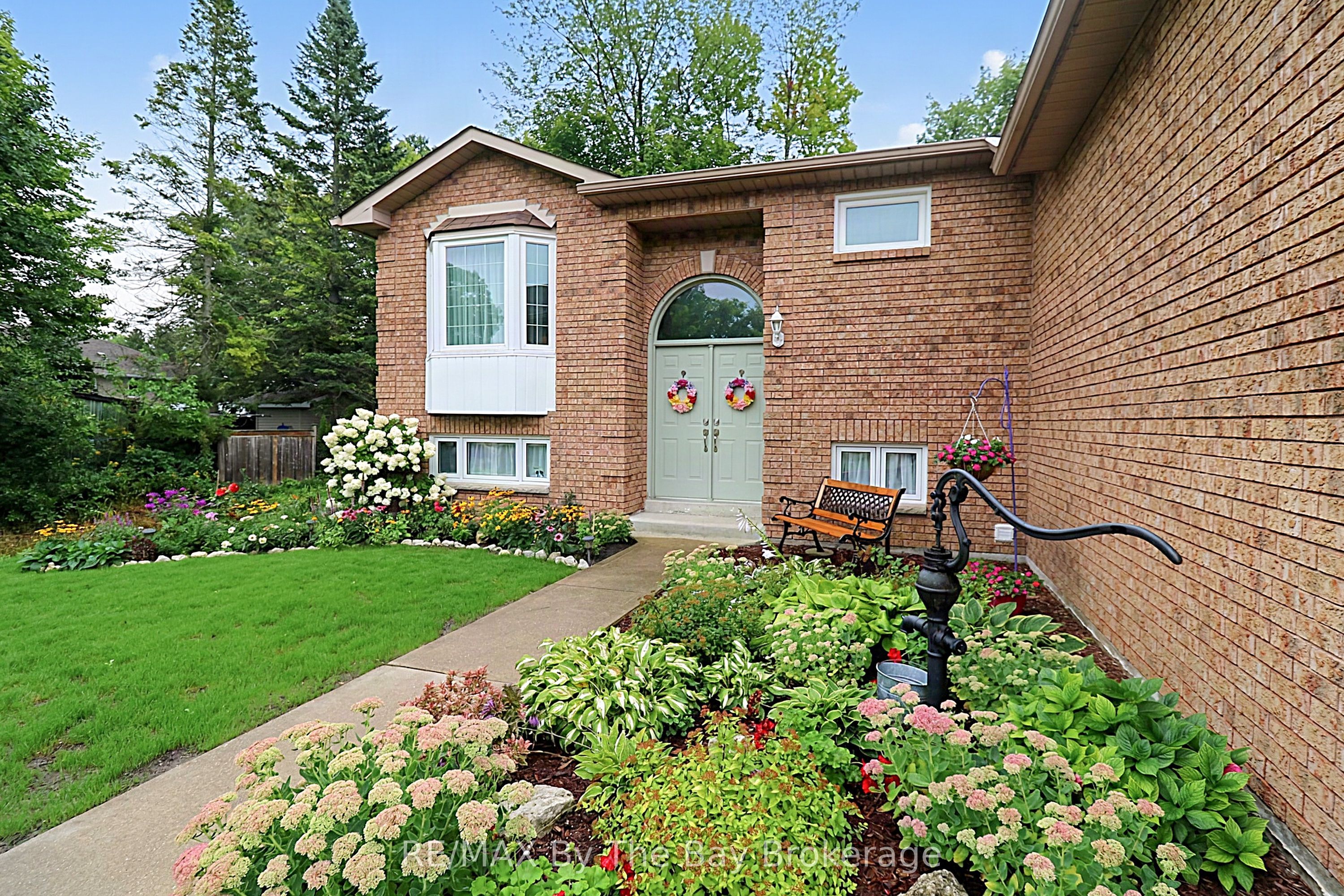 49 Royal Beech Drive Property Photo 10