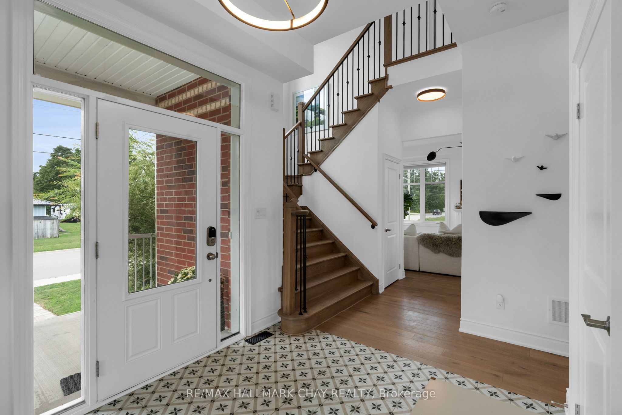 46 Francis Street E Property Photo 4