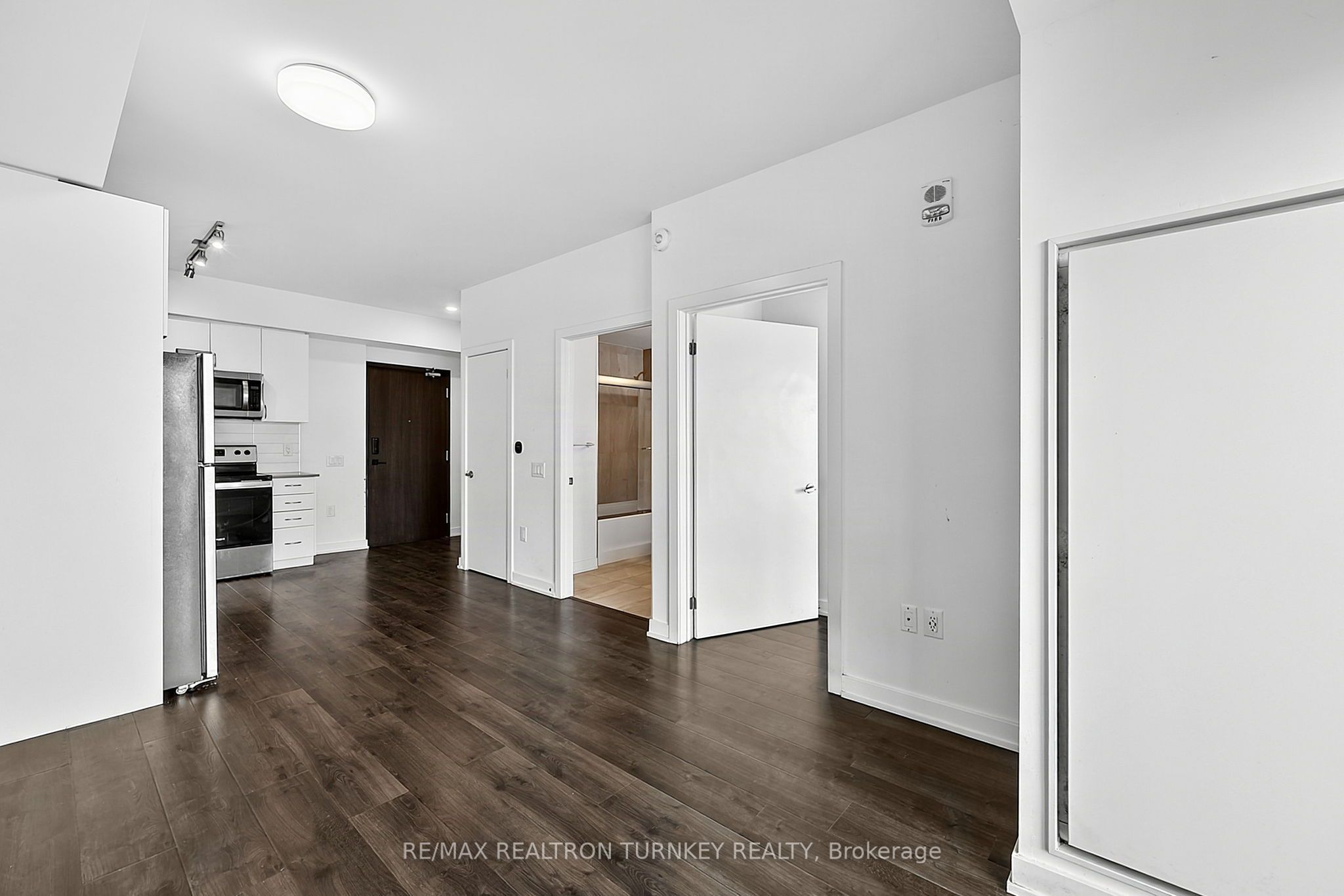 56 Lakeside Terrace 1202 Property Photo 5