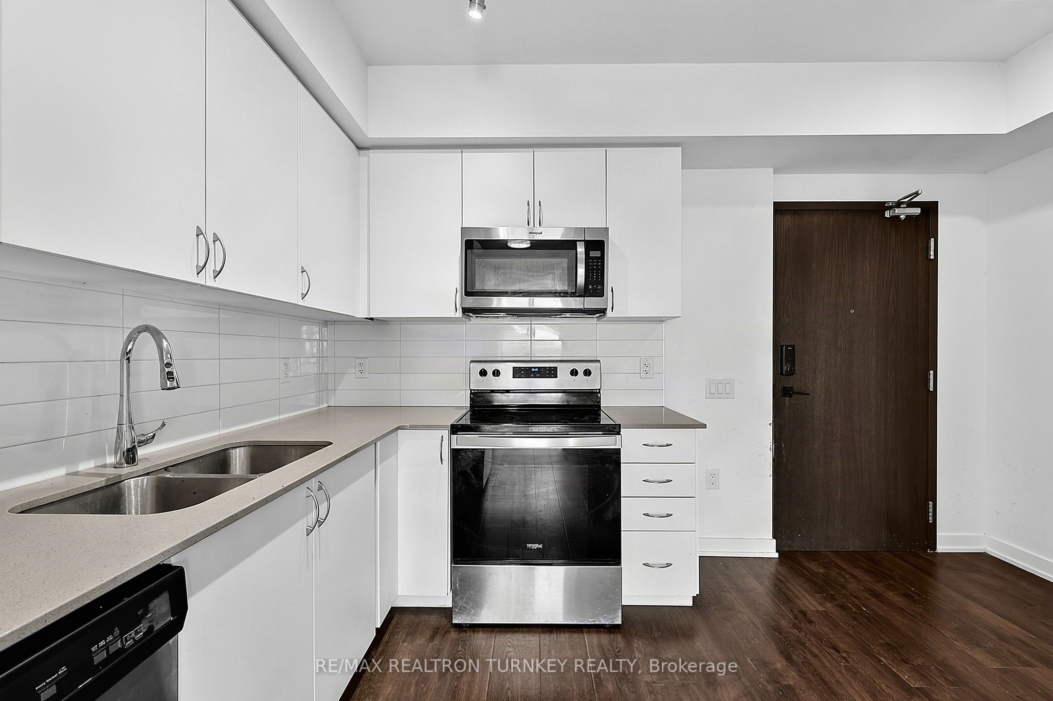 56 Lakeside Terrace 1202 Property Photo 8