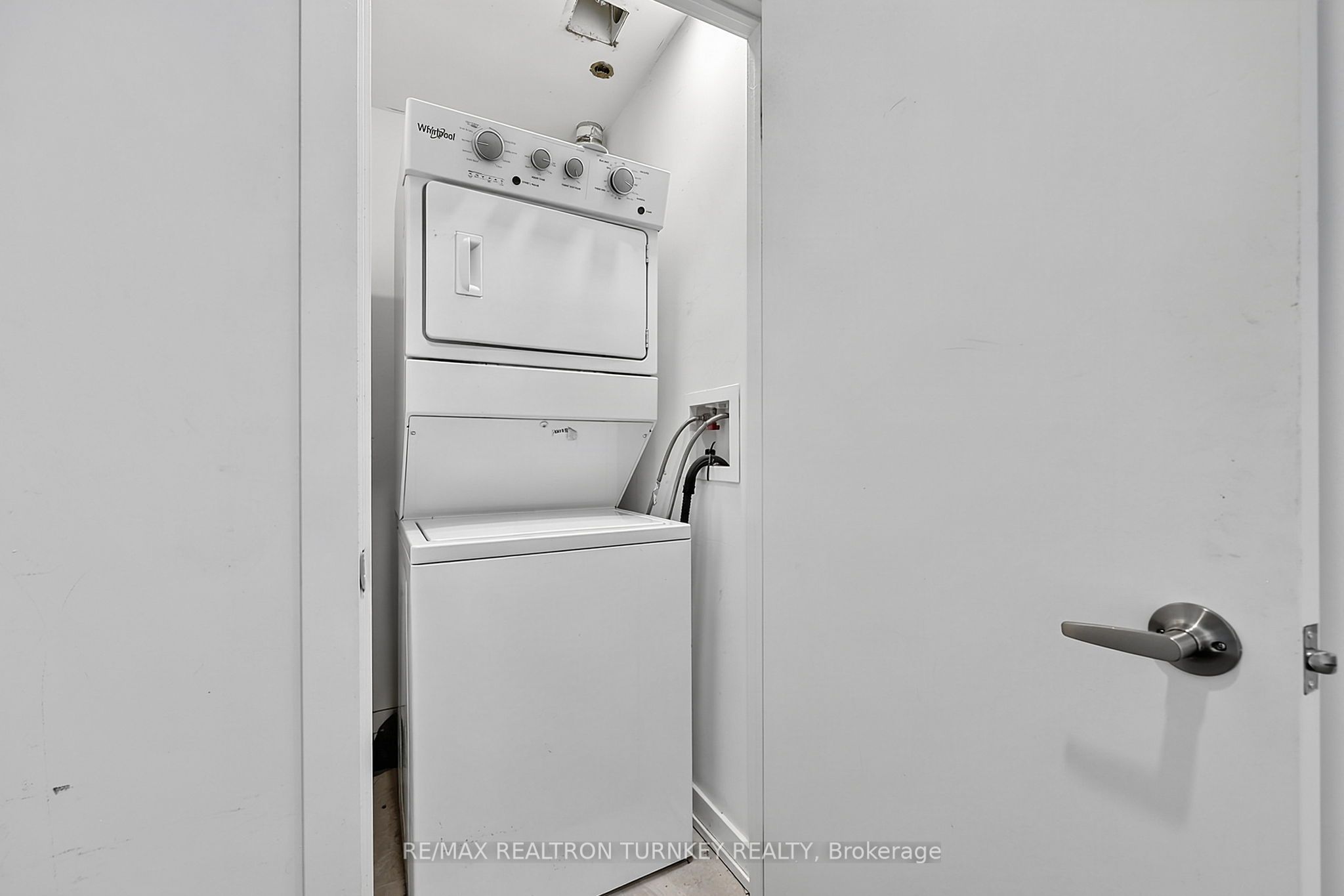 56 Lakeside Terrace 1202 Property Photo 10