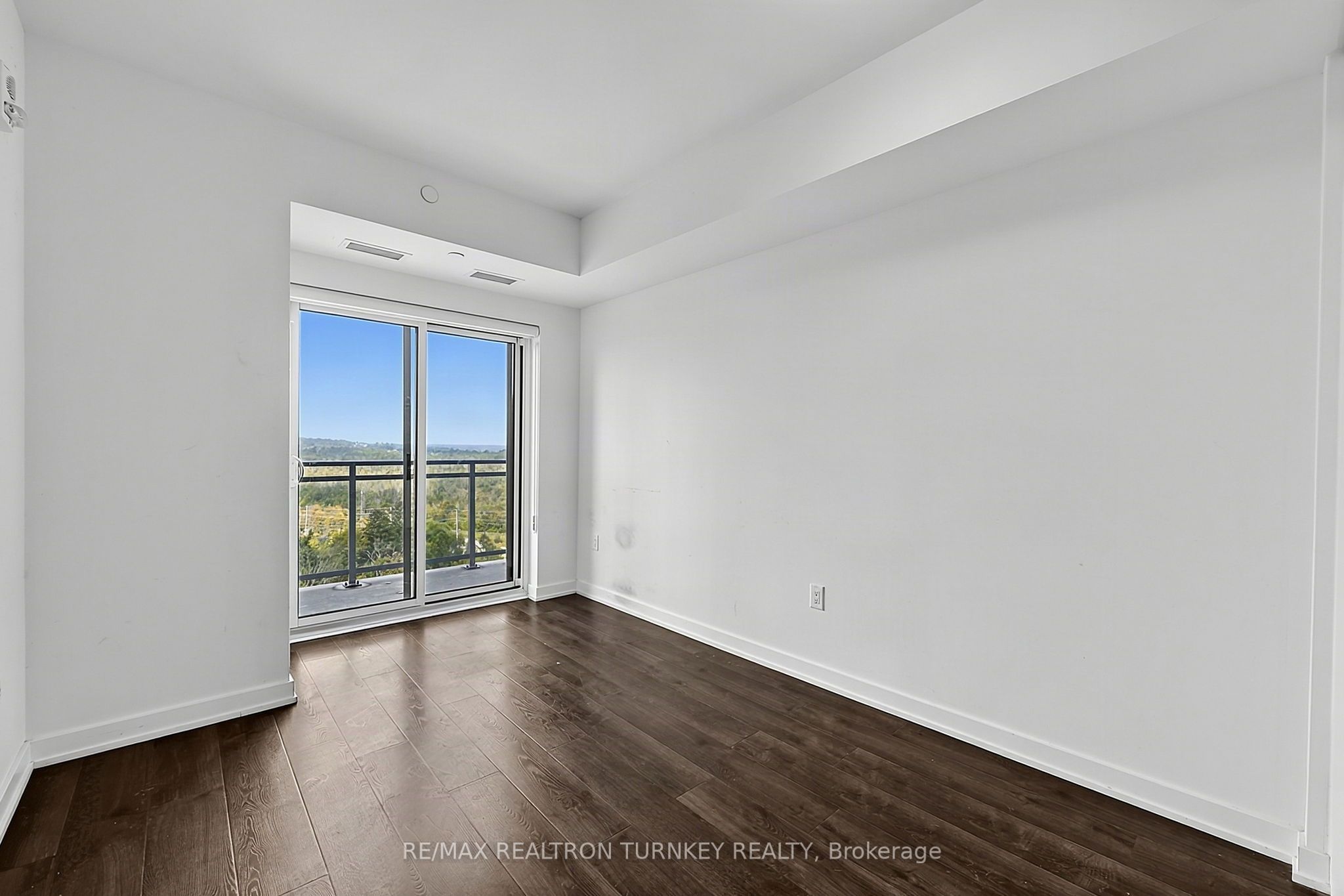 56 Lakeside Terrace 1202 Property Photo 17