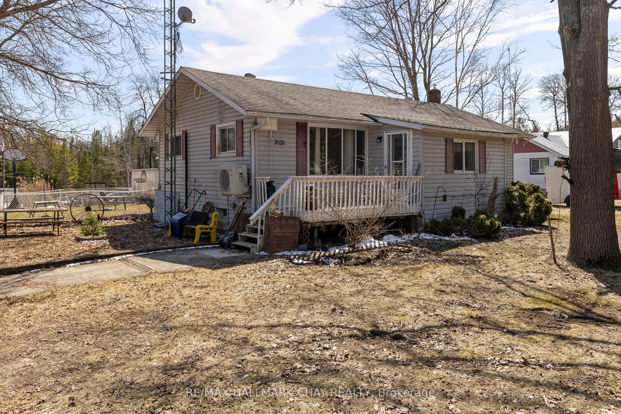 2121 Klondike Park Road Property Photo 1