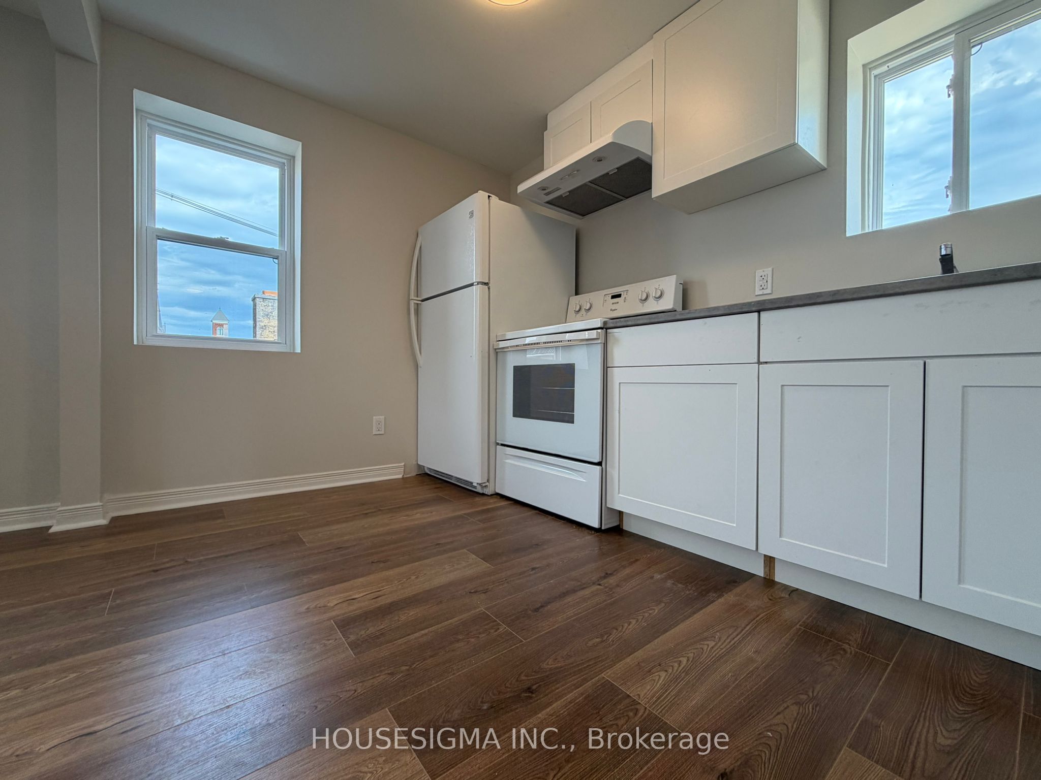 28 West Street N Upper Unit Property Photo 6