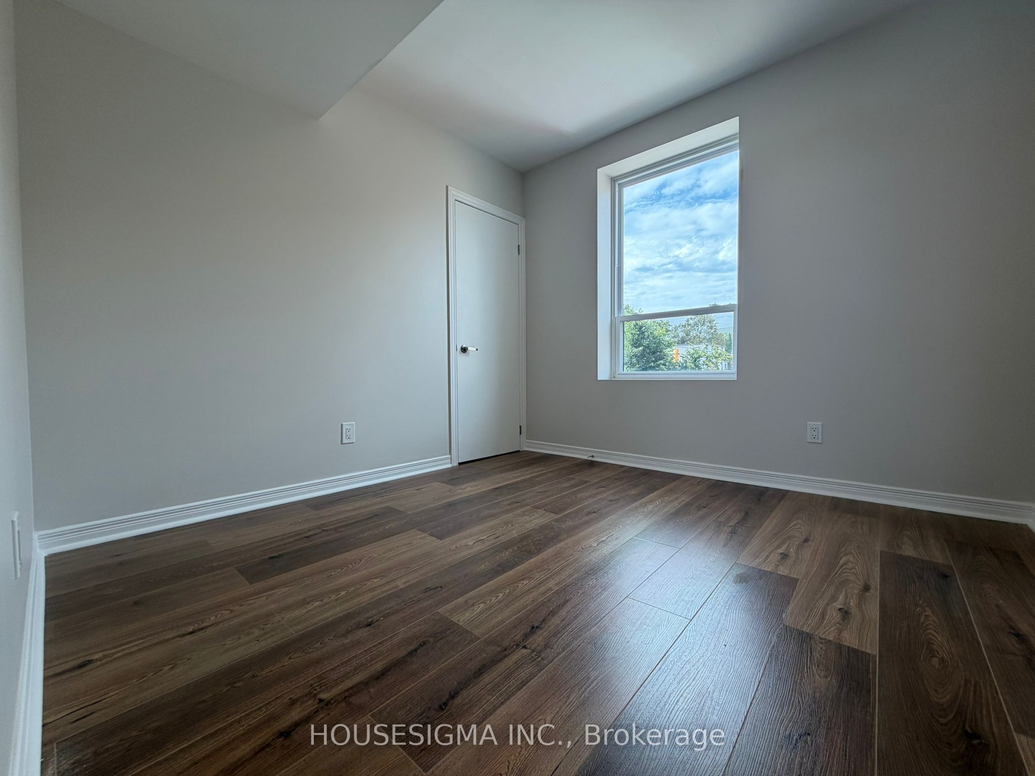 28 West Street N Upper Unit Property Photo 15