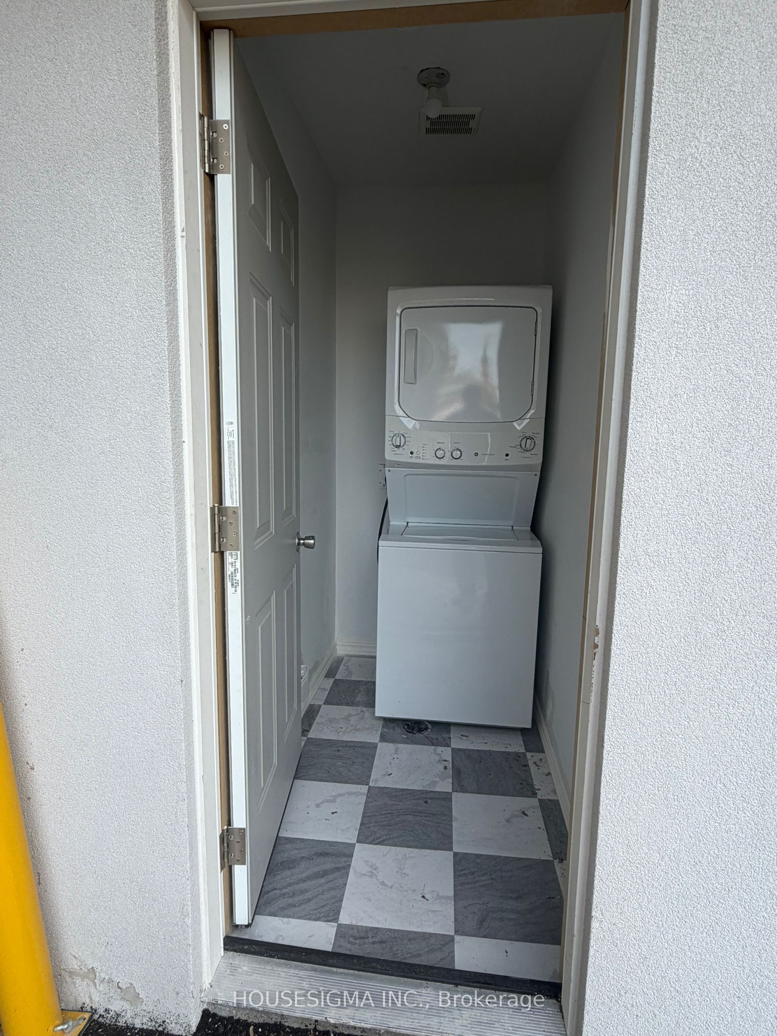 28 West Street N Upper Unit Property Photo 20