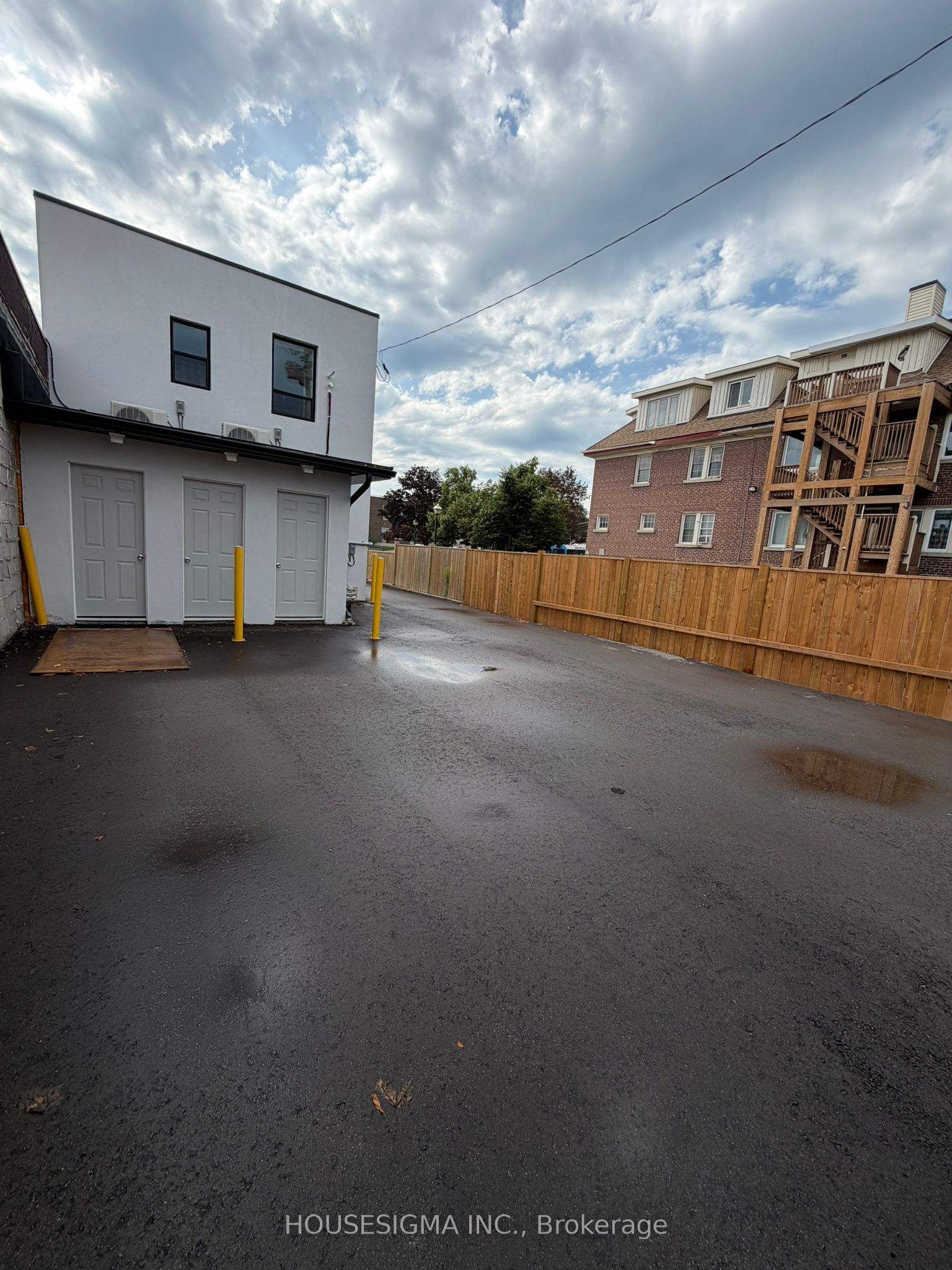 28 West Street N Upper Unit Property Photo 23