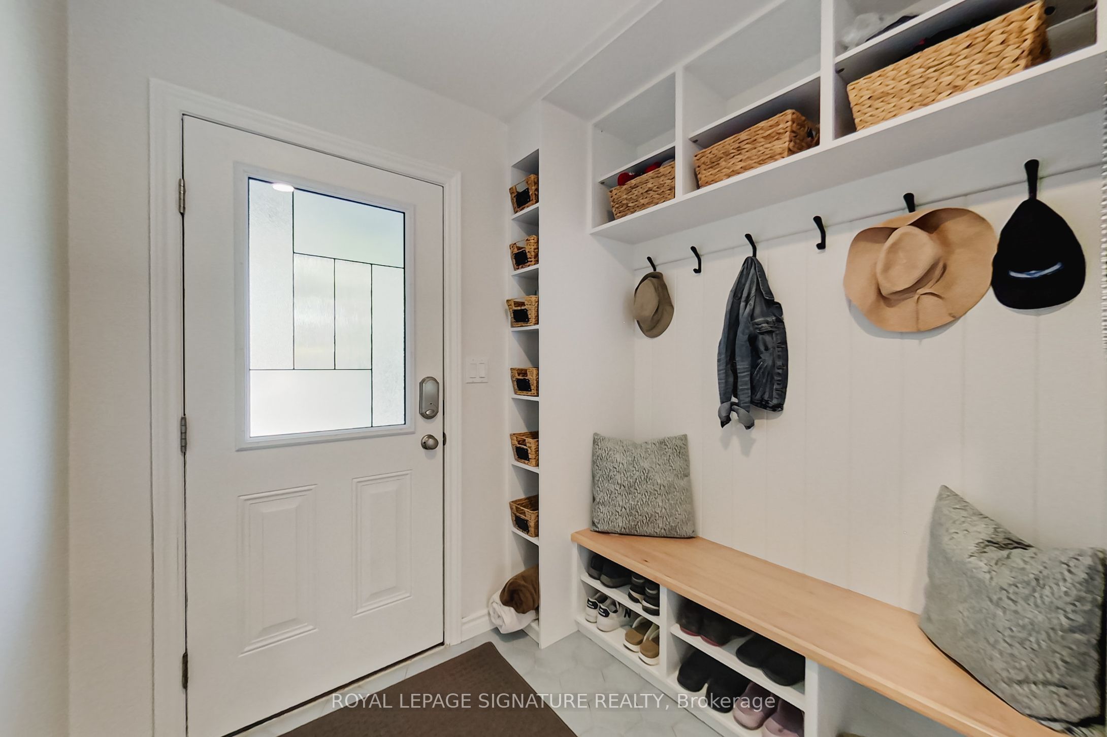 23 Silver Glen Boulevard Property Photo 3