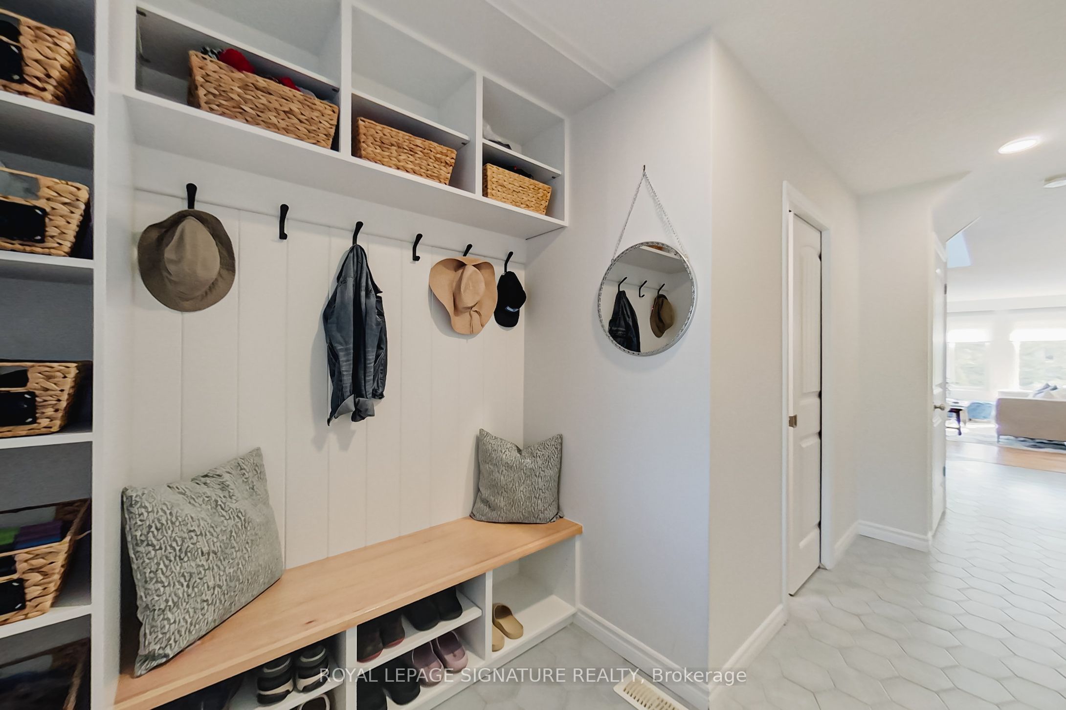23 Silver Glen Boulevard Property Photo 4
