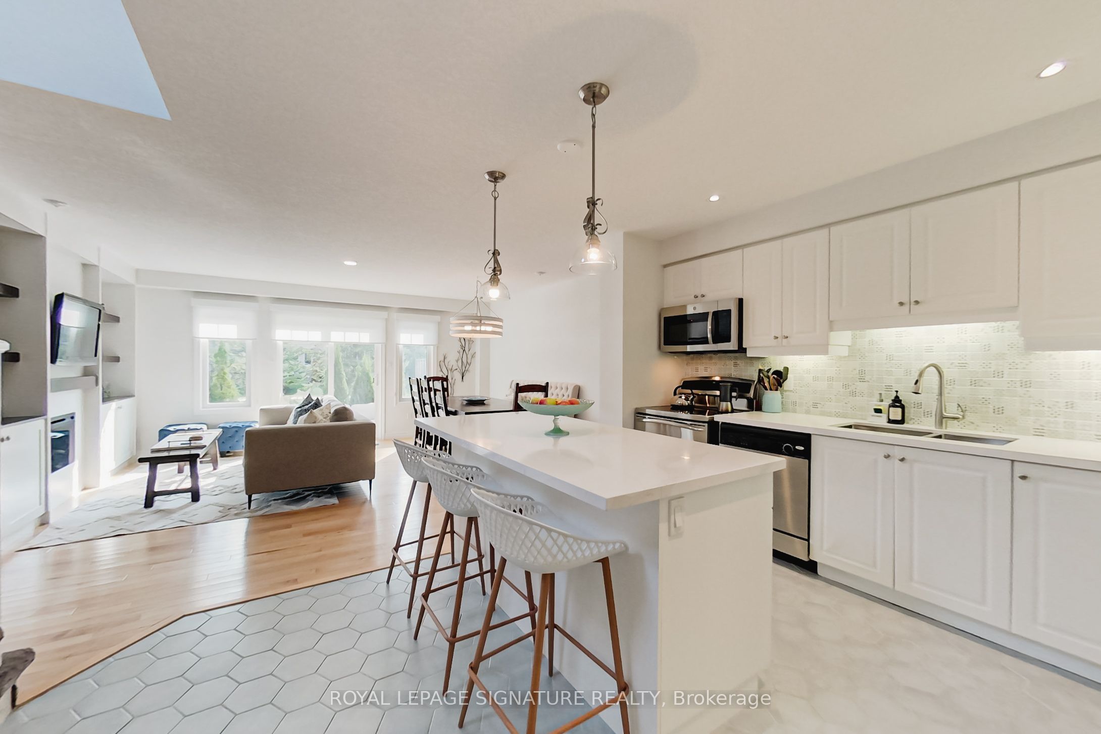 23 Silver Glen Boulevard Property Photo 6
